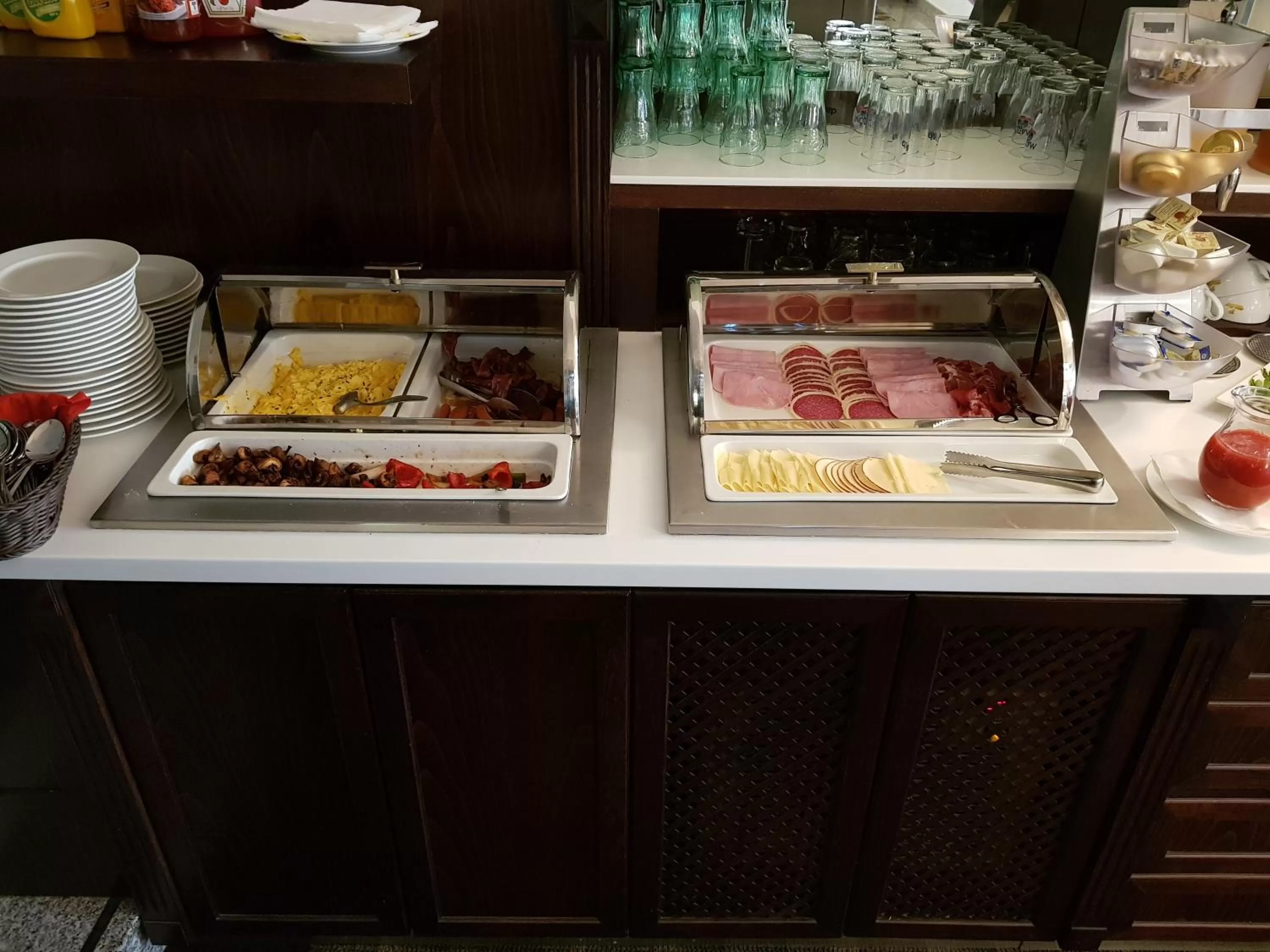Buffet breakfast in Hotel Grand