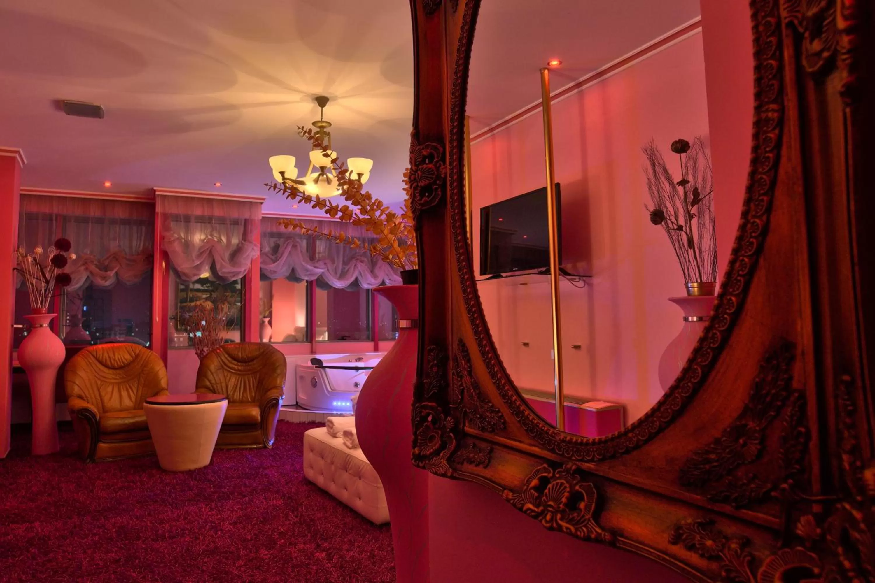 Hot Tub, TV/Entertainment Center in Hotel Rosa Blu