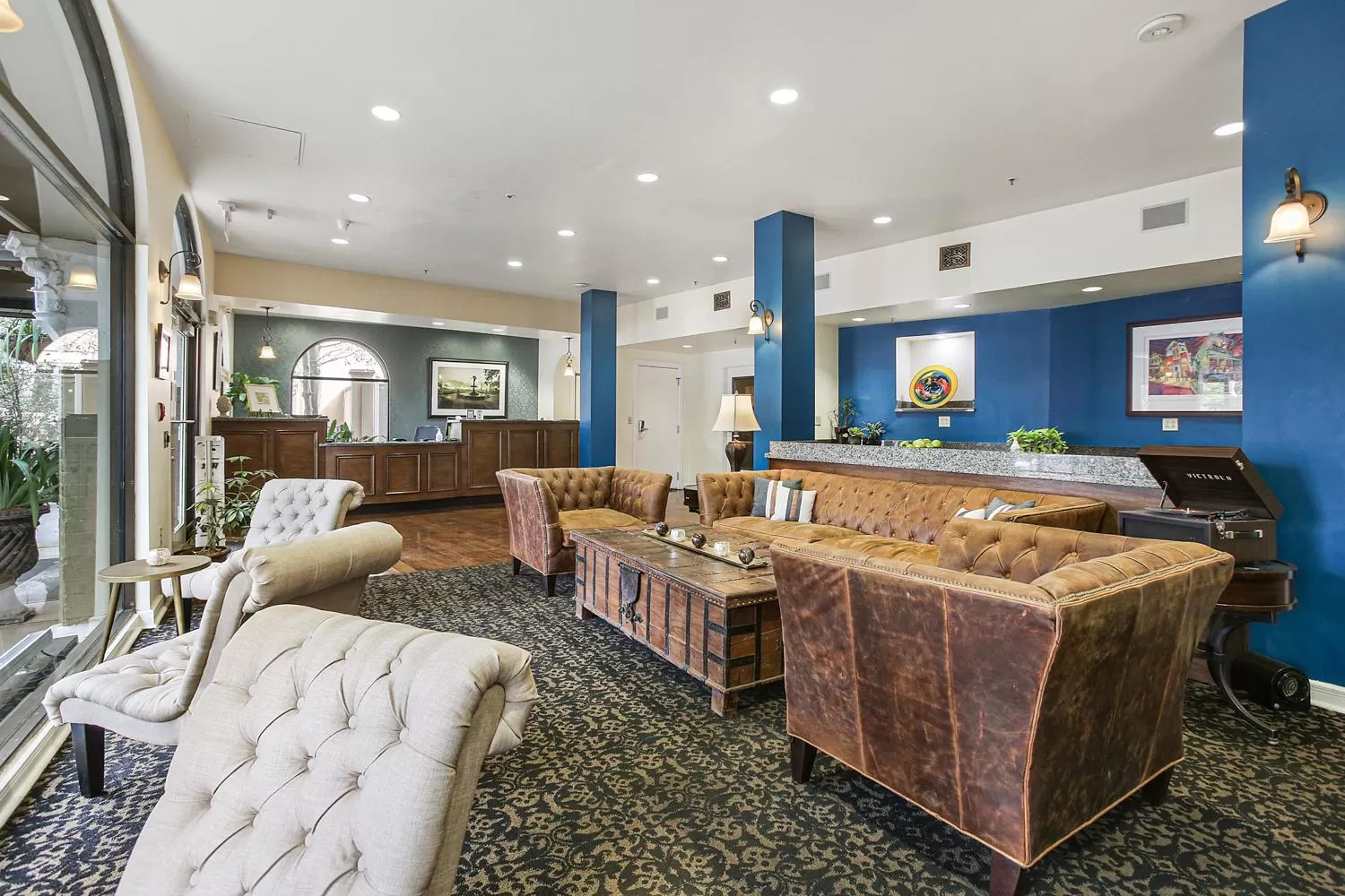 Property building in St Charles Inn, Superior Hotel