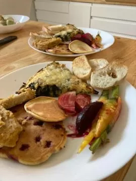 Food in Le Camp Caché Shefford