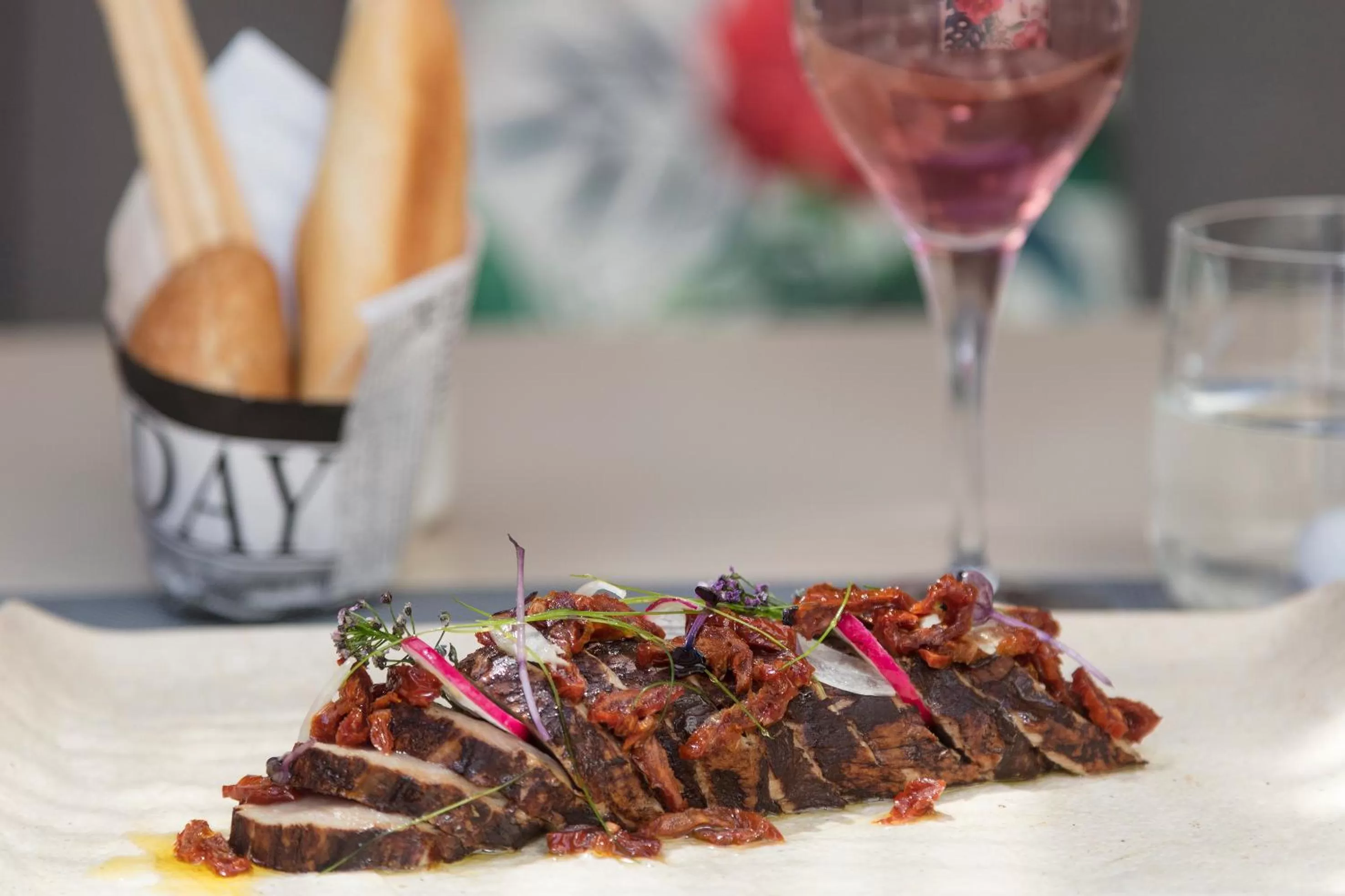 Meals in INNSiDE by Meliá Barcelona Apolo