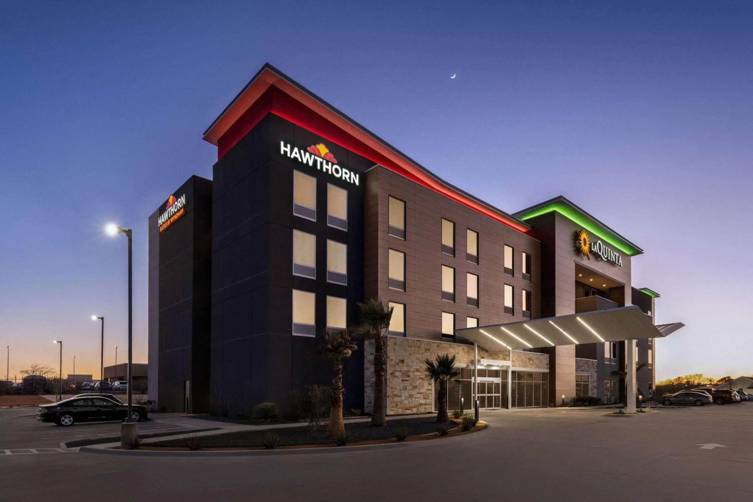 Property building in La Quinta Inn & Suites by Wyndham Del Rio
