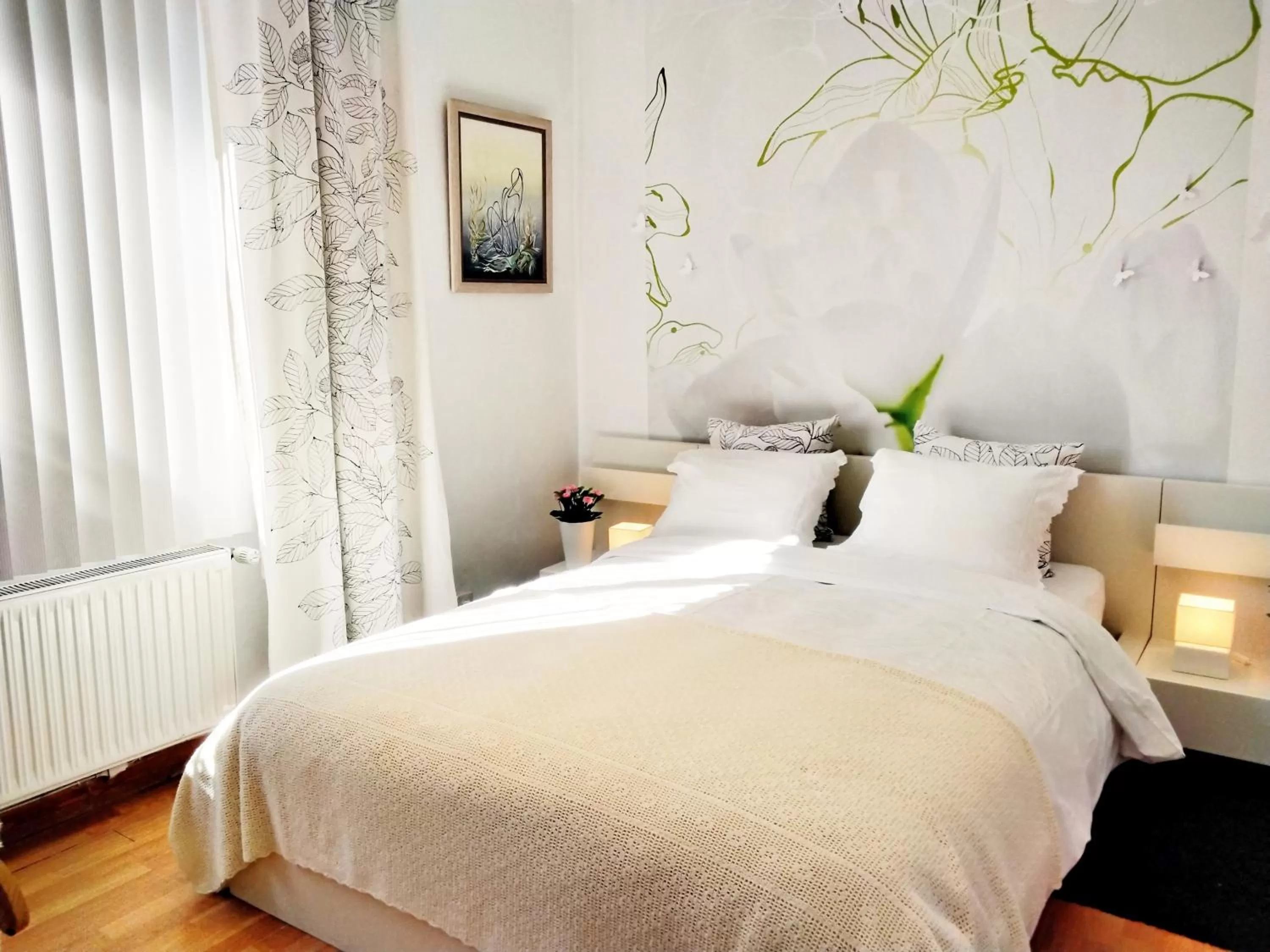 Photo of the whole room, Bed in Les Chambourlettes