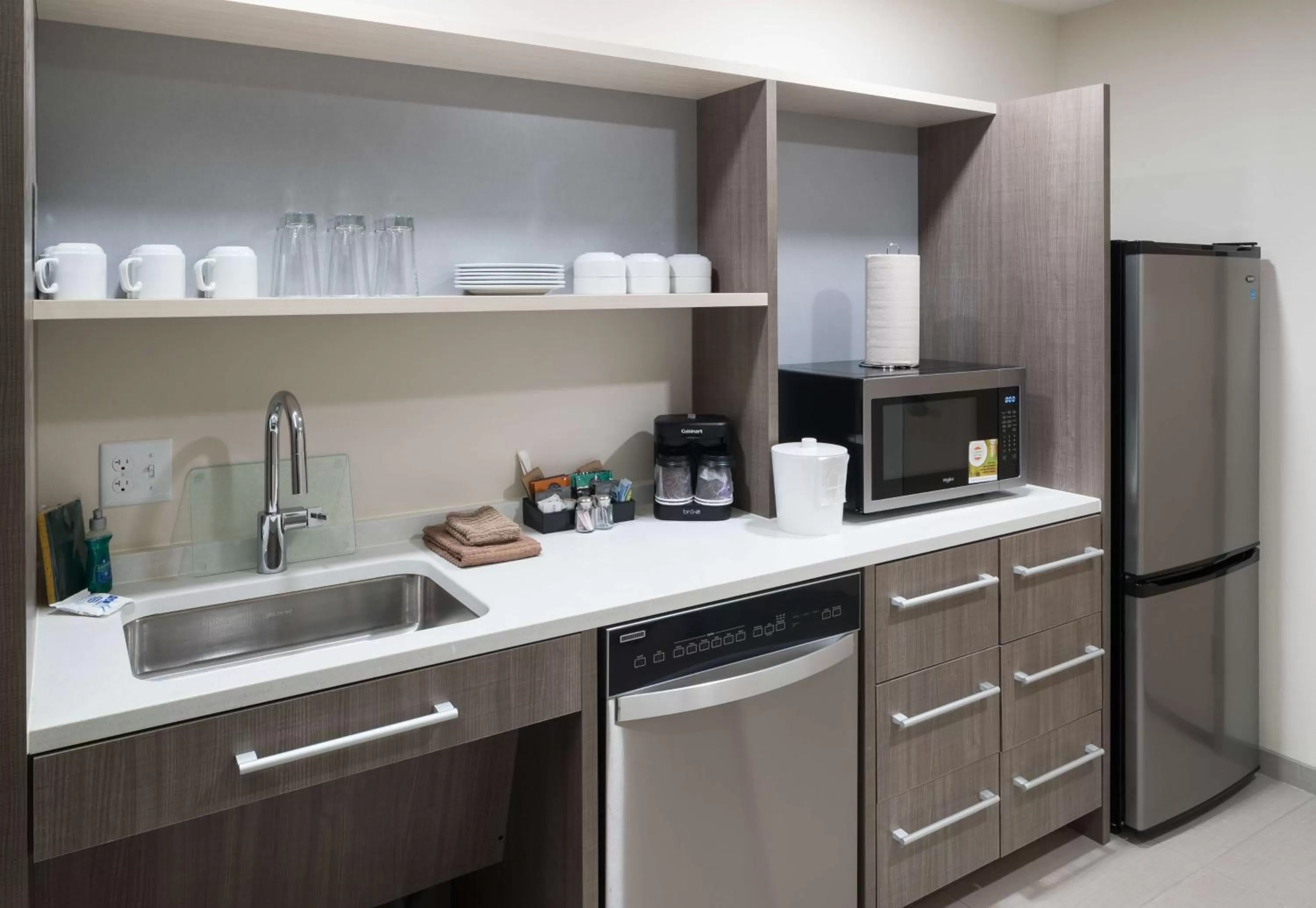 Kitchen or kitchenette in Home2 Suites By Hilton Cape Canaveral Cruise Port
