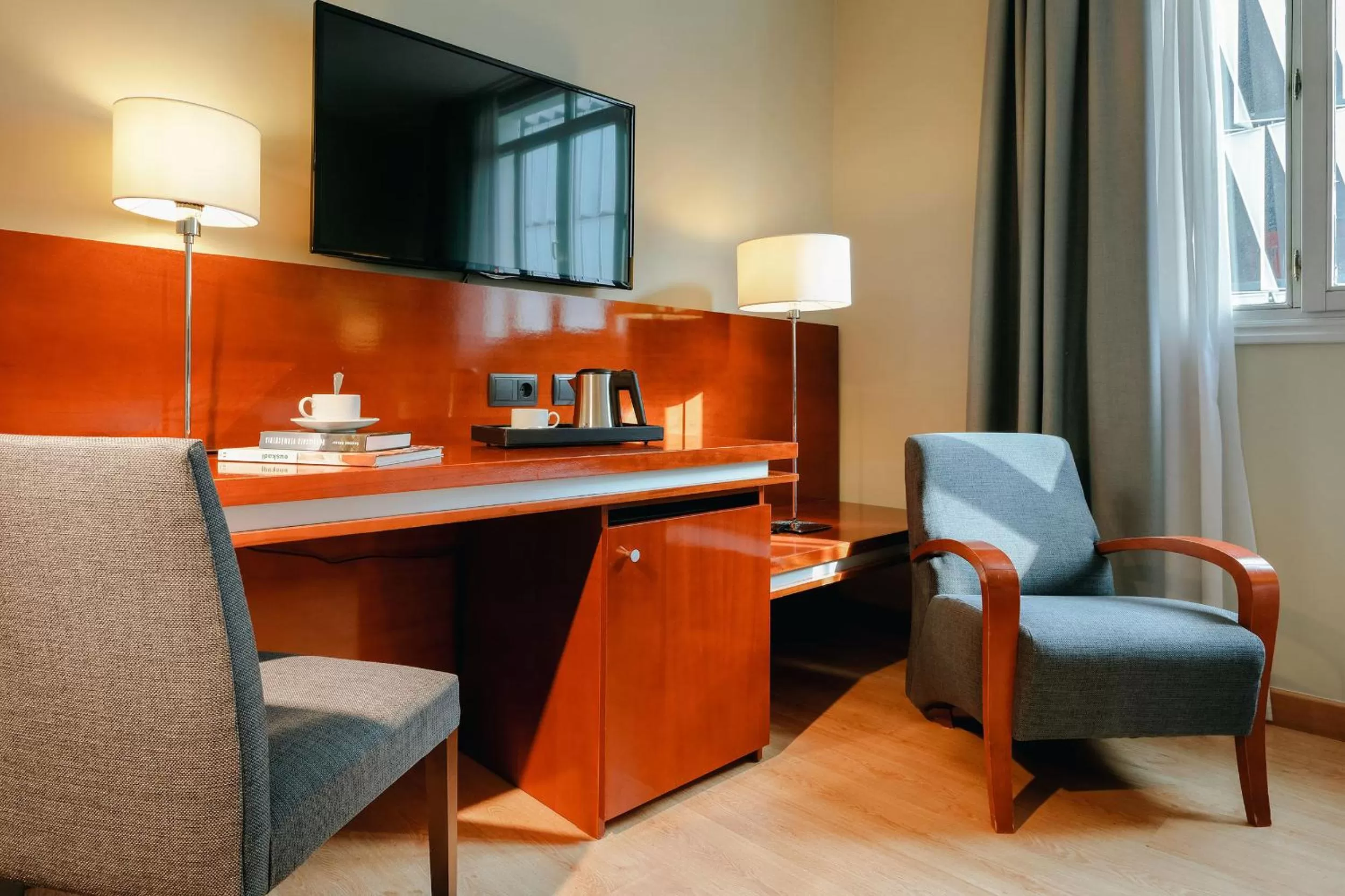 Photo of the whole room in Abba Euskalduna Hotel