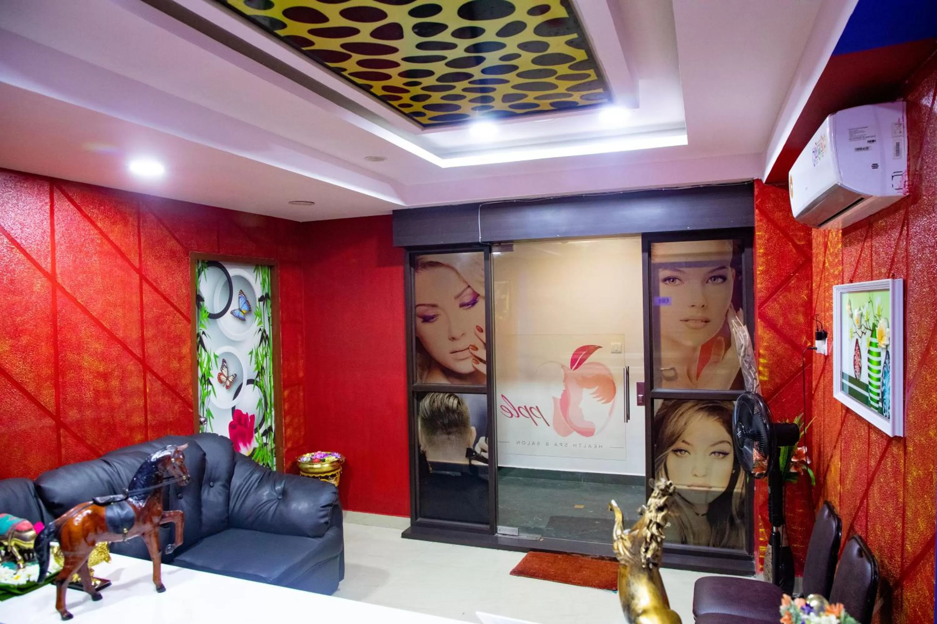 People in Arunaachalaa Resiidency