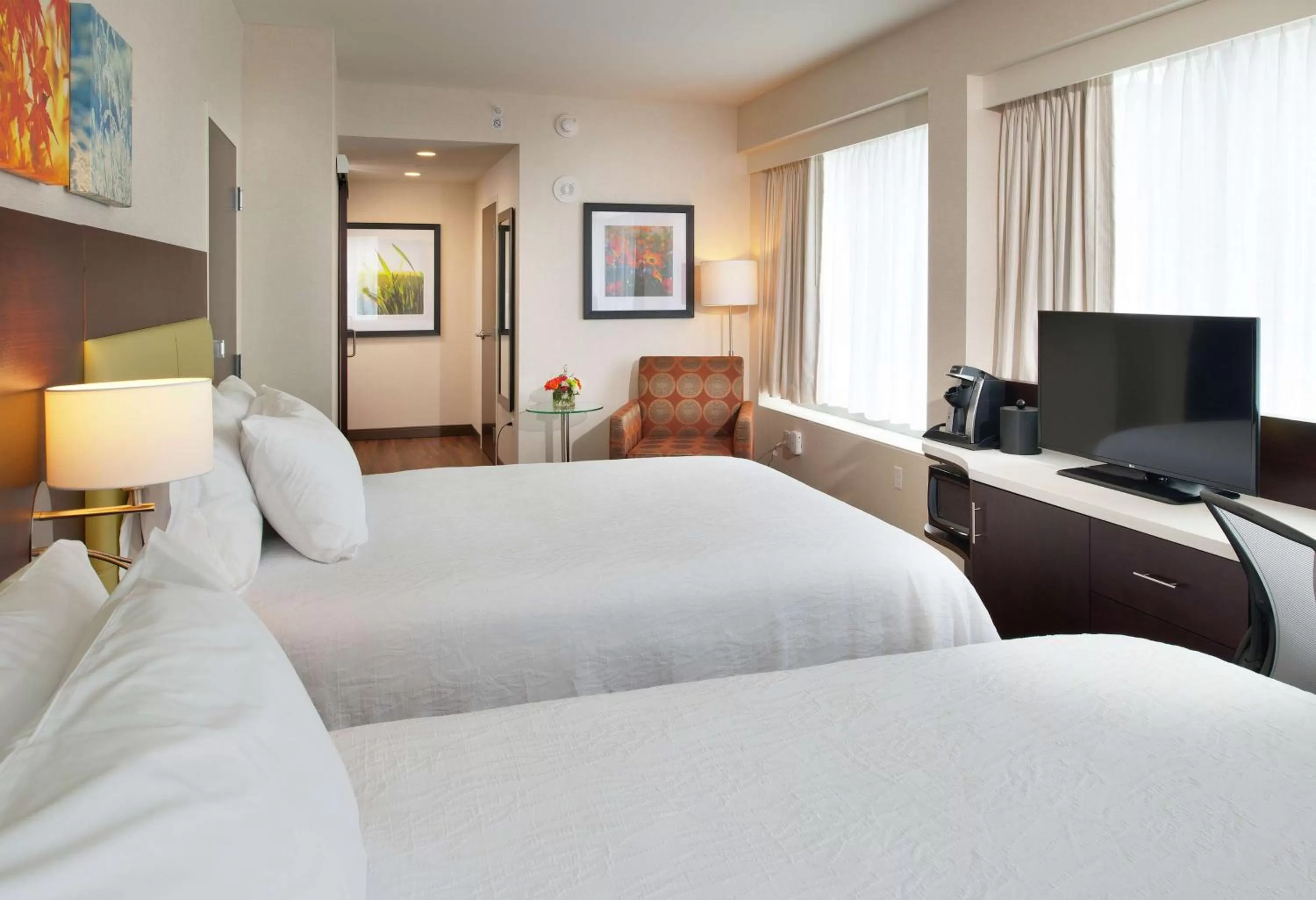 Bedroom, Bed in Hilton Garden Inn Pittsburgh Downtown