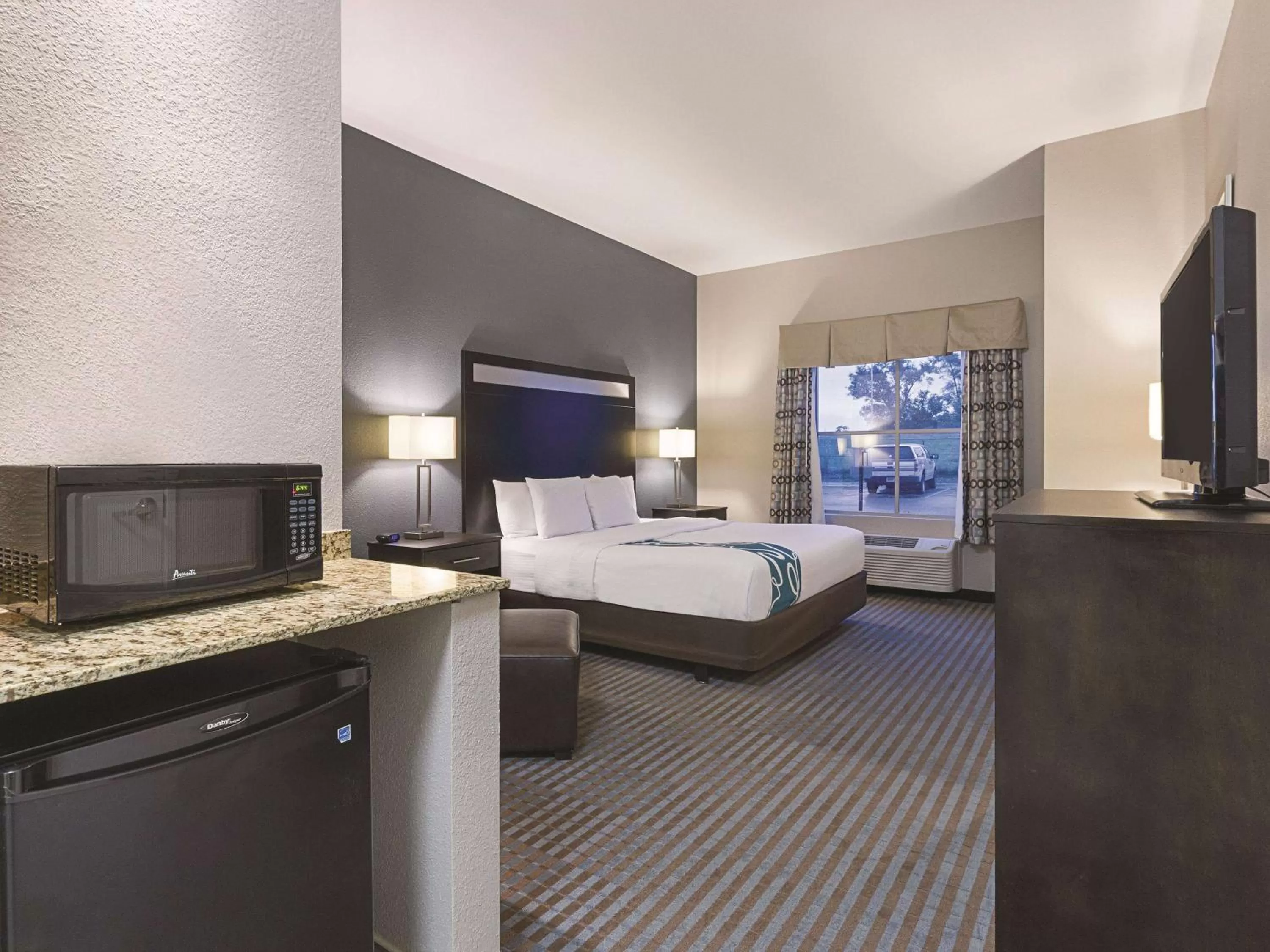 Photo of the whole room, Bed in La Quinta Inn & Suites Casino and Bar by Wyndham Glendive