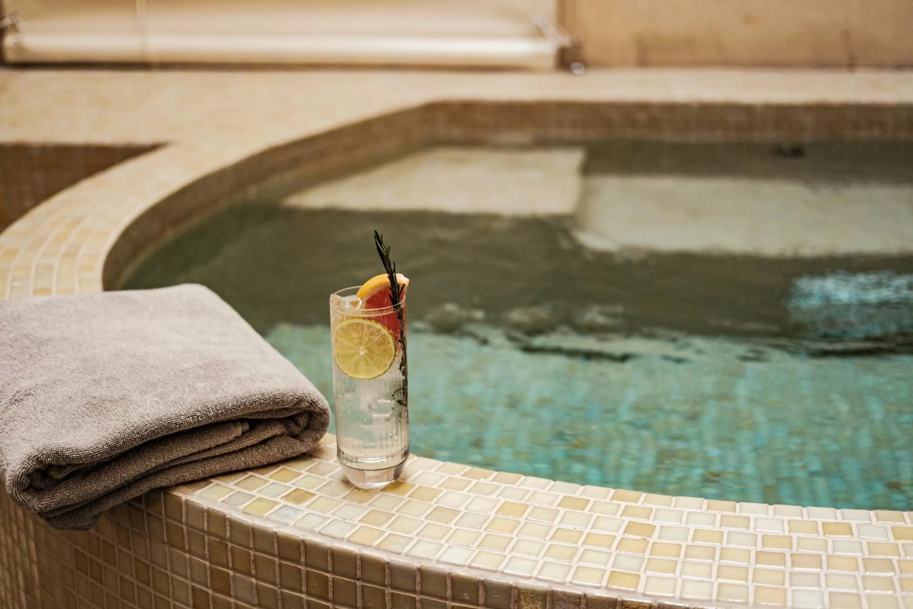Hot Tub in Iniala Harbour House