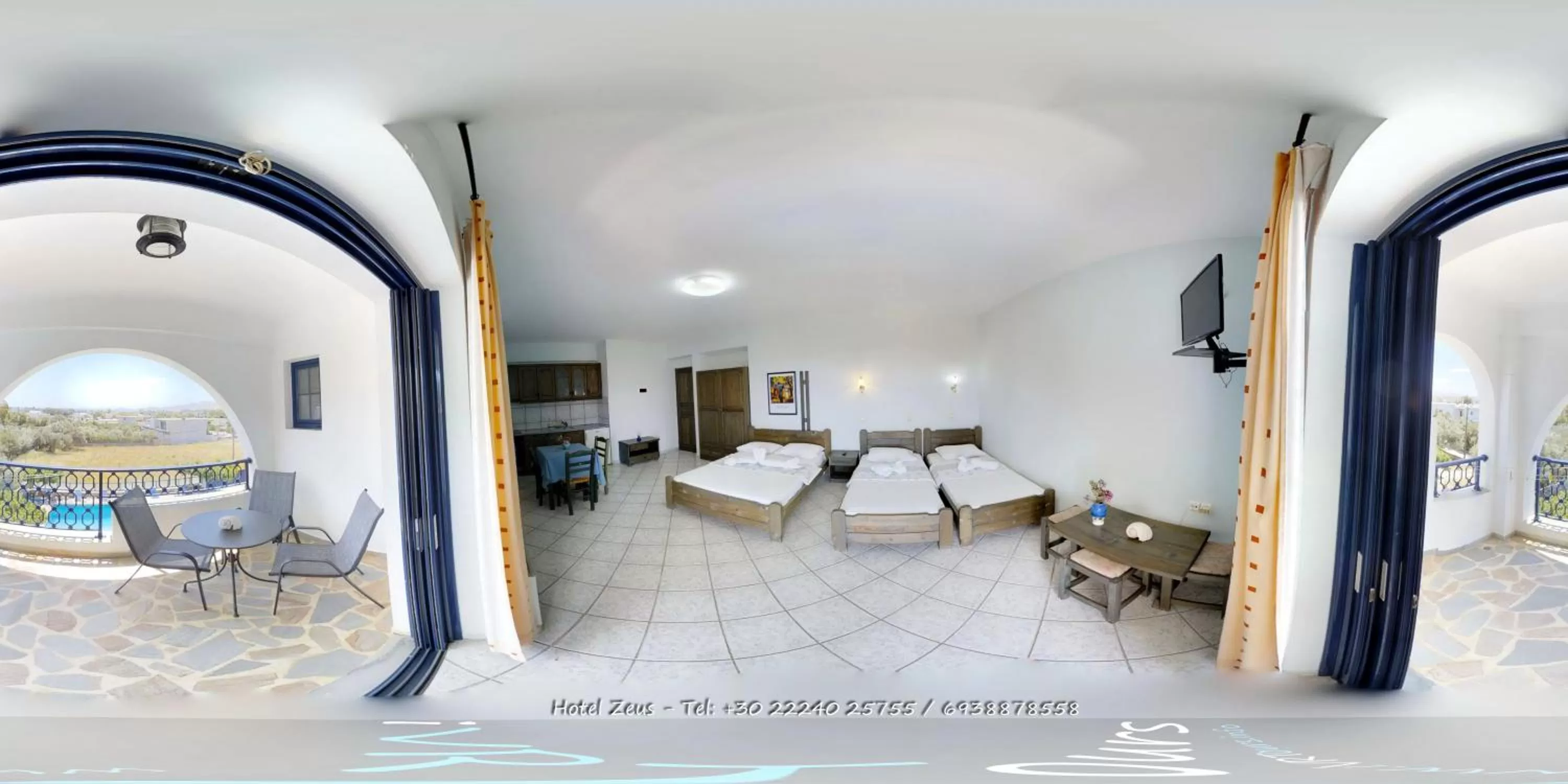 Bed, Seating Area in Hotel Zeus