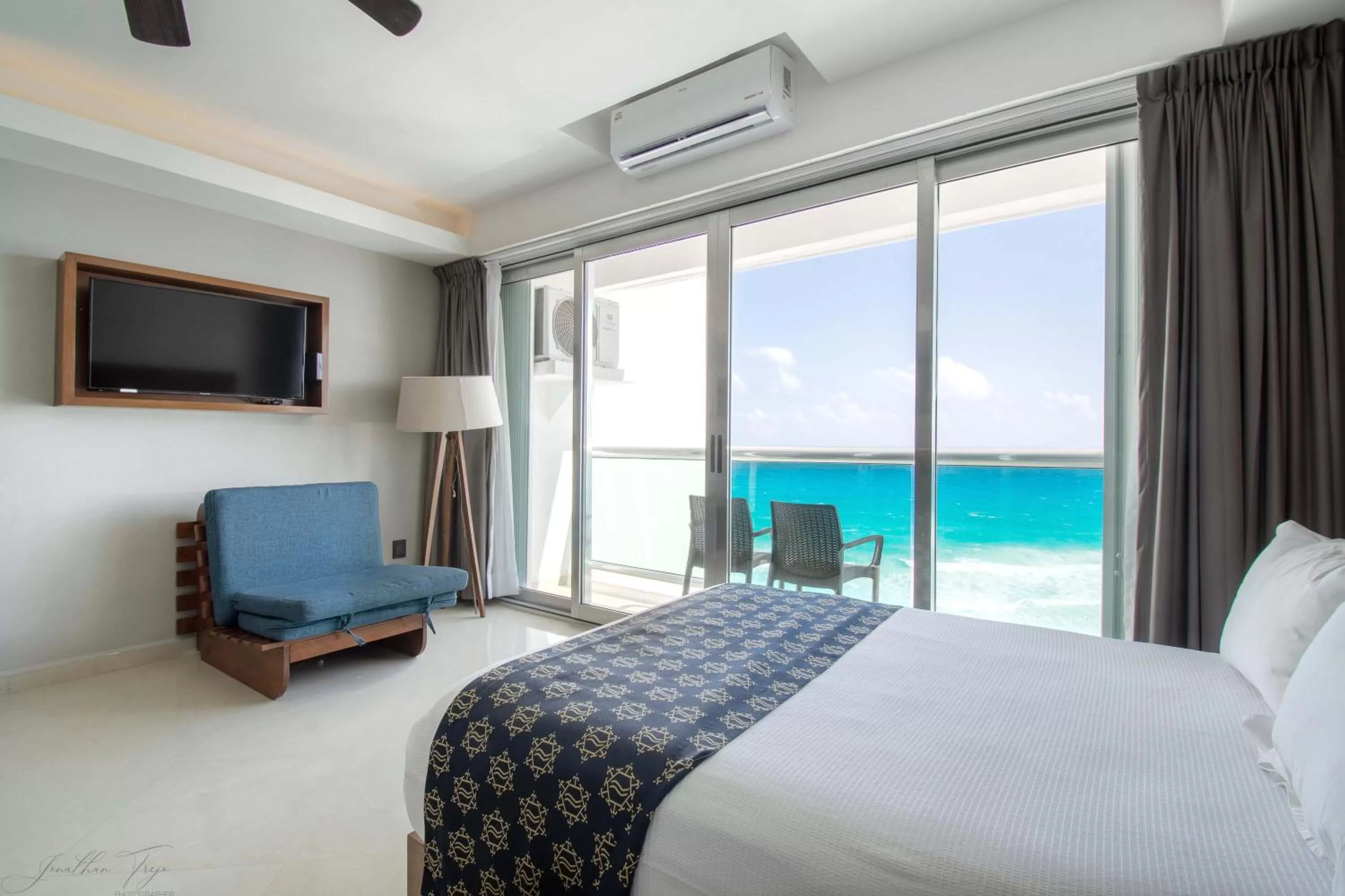 TV and multimedia, Bed in Ocean Dream Cancun by GuruHotel