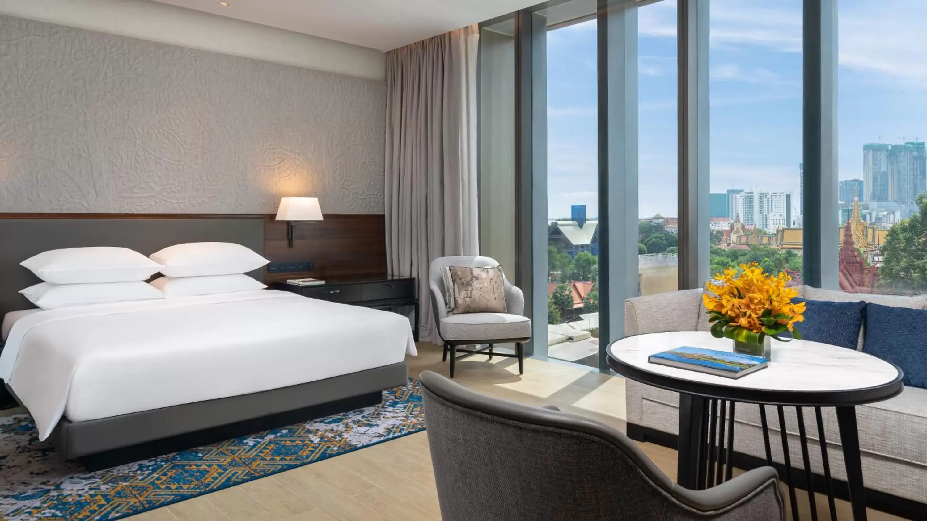 Deluxe King Room with Palace View in Hyatt Regency Phnom Penh Deluxe King Room with Palace View in Hyatt Regency Phnom Penh