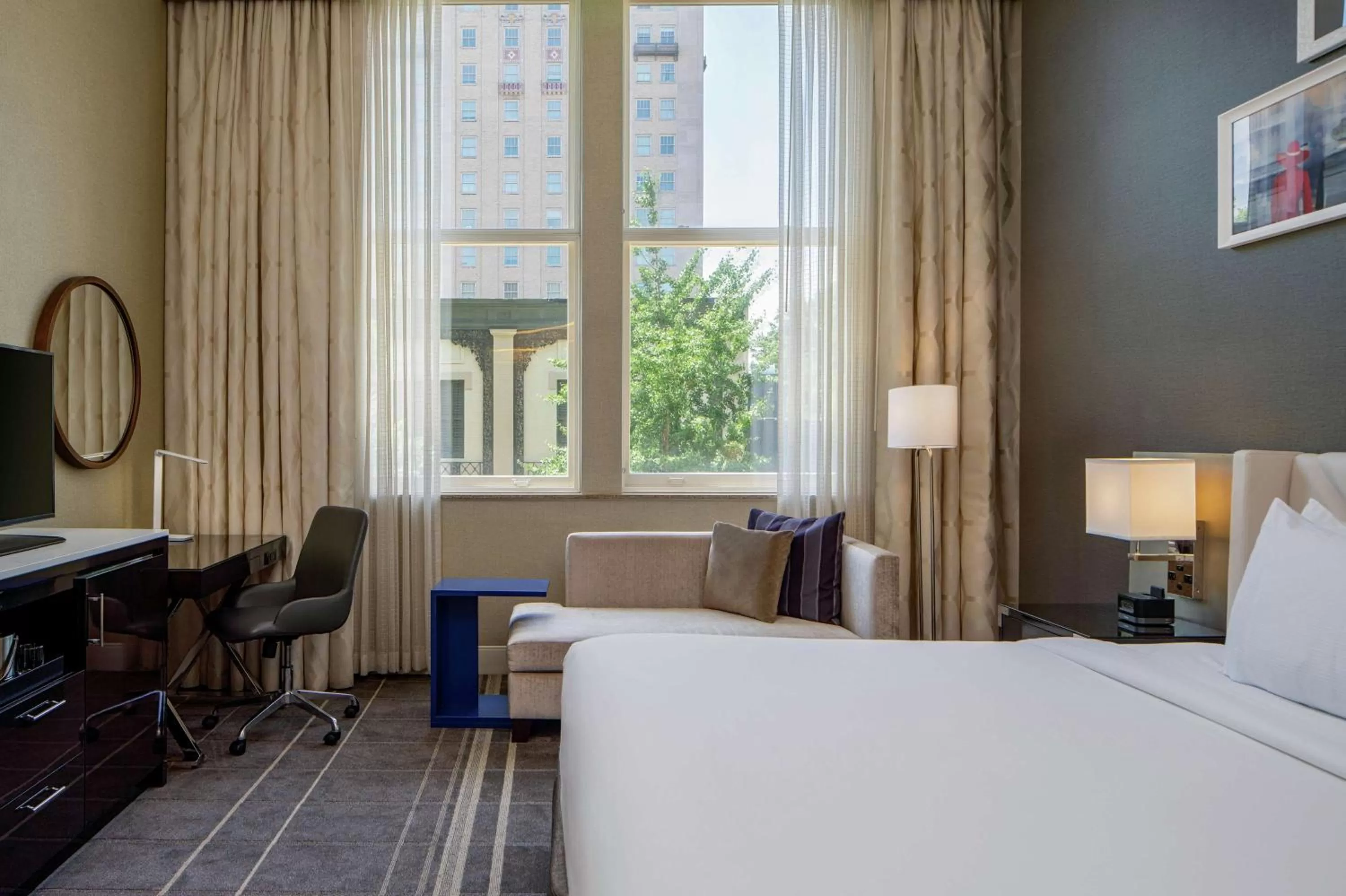 Bedroom, Bed in Hilton Richmond Downtown