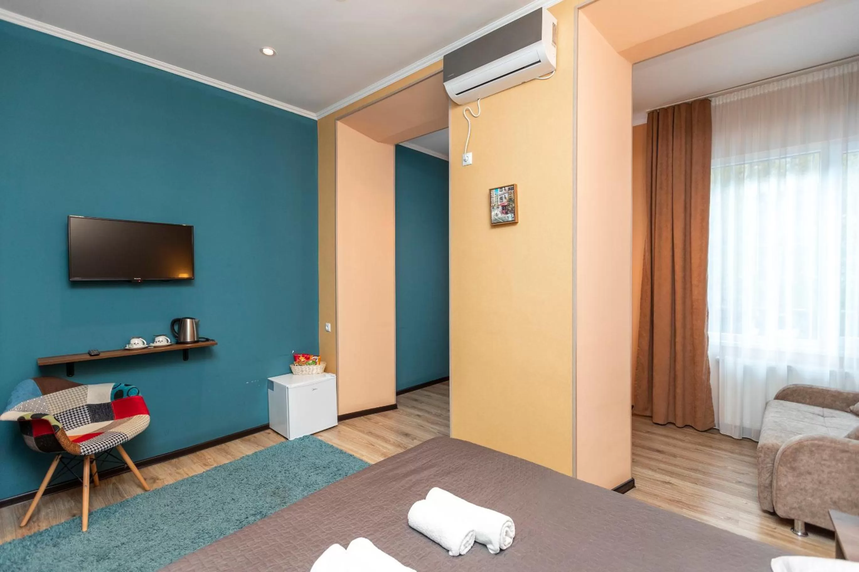 Bed, TV/Entertainment Center in Hotello