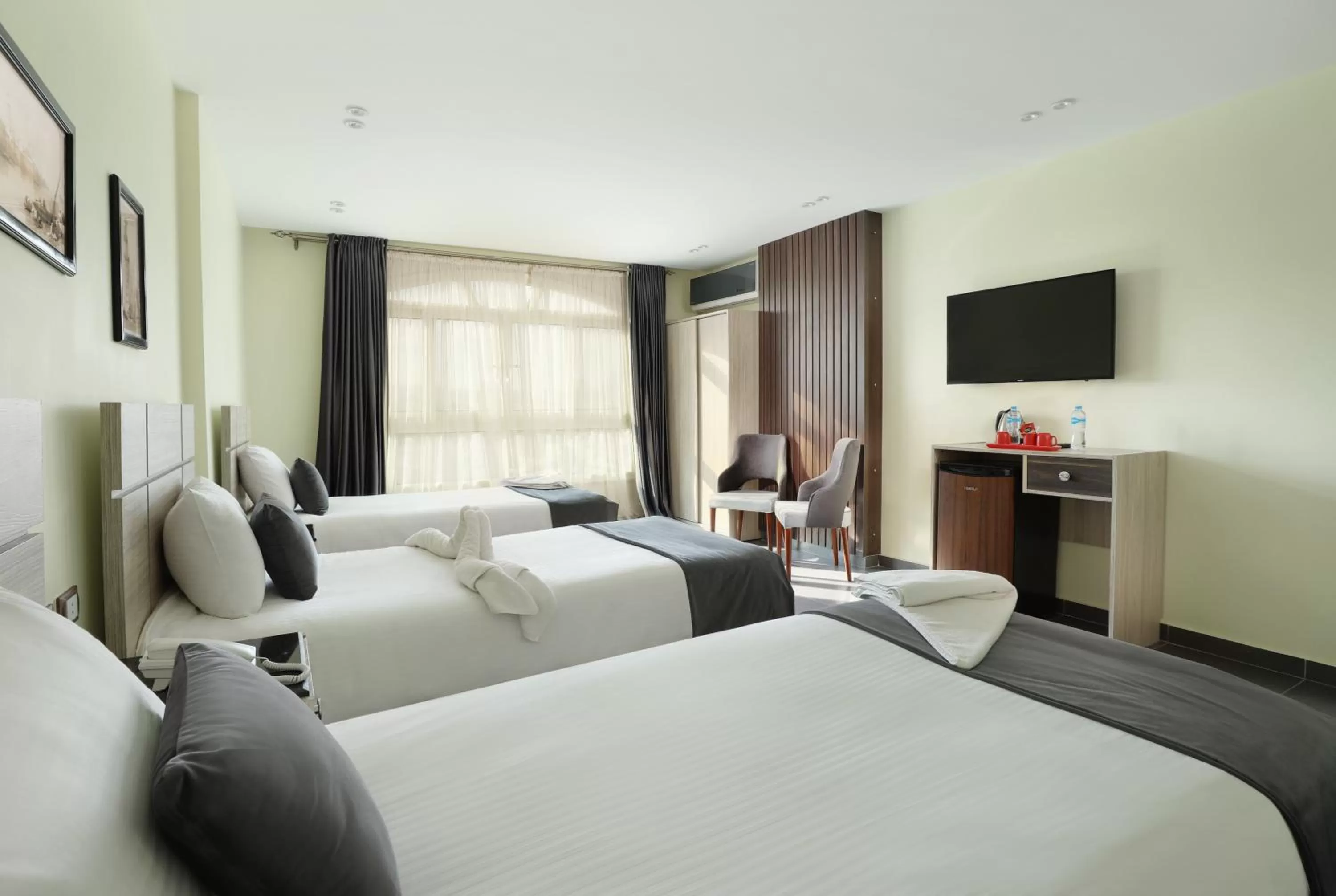 Bed in Brothers Pyramids View Hotel