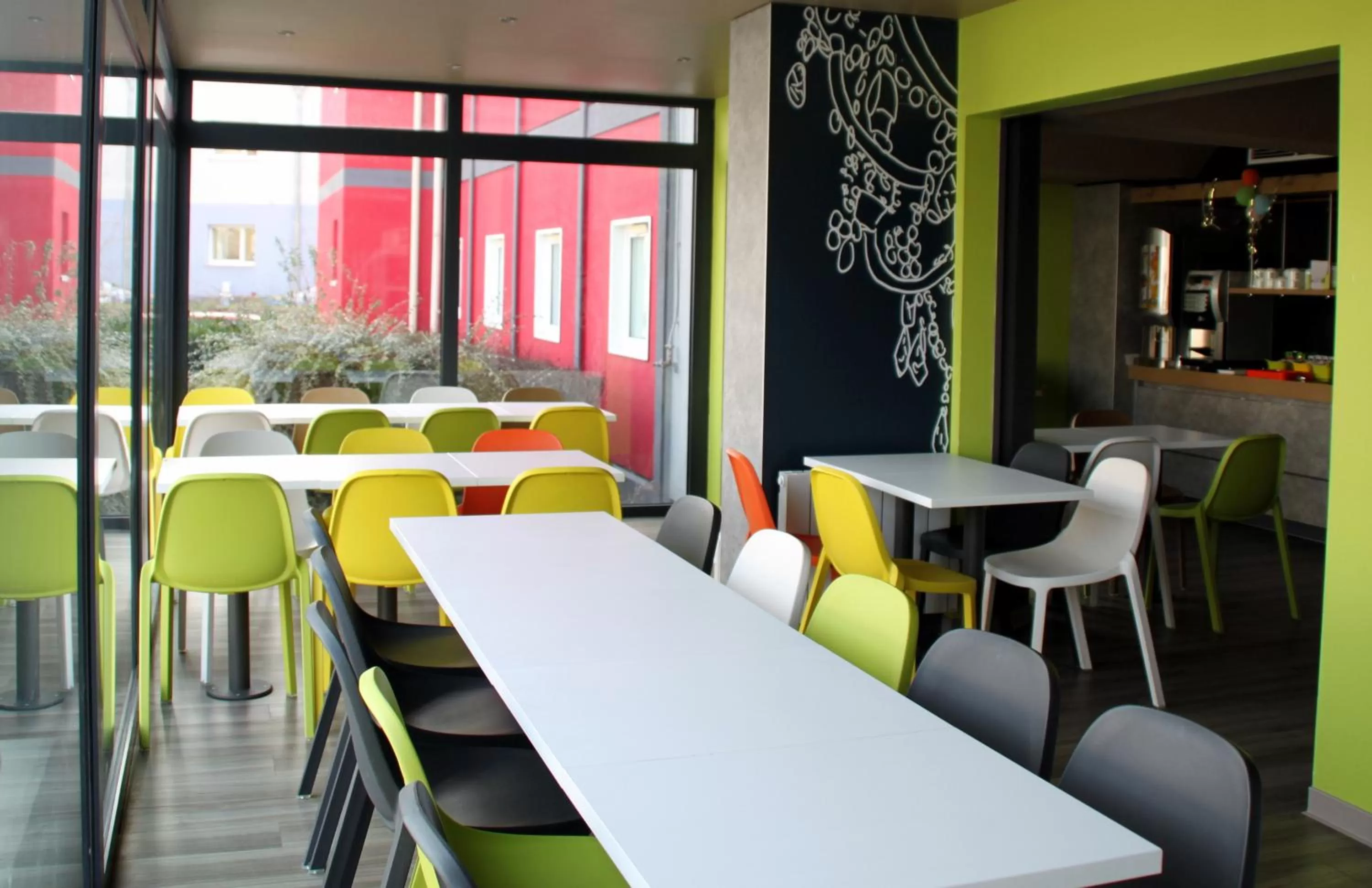 Lounge or bar in ibis budget Strasbourg La Vigie