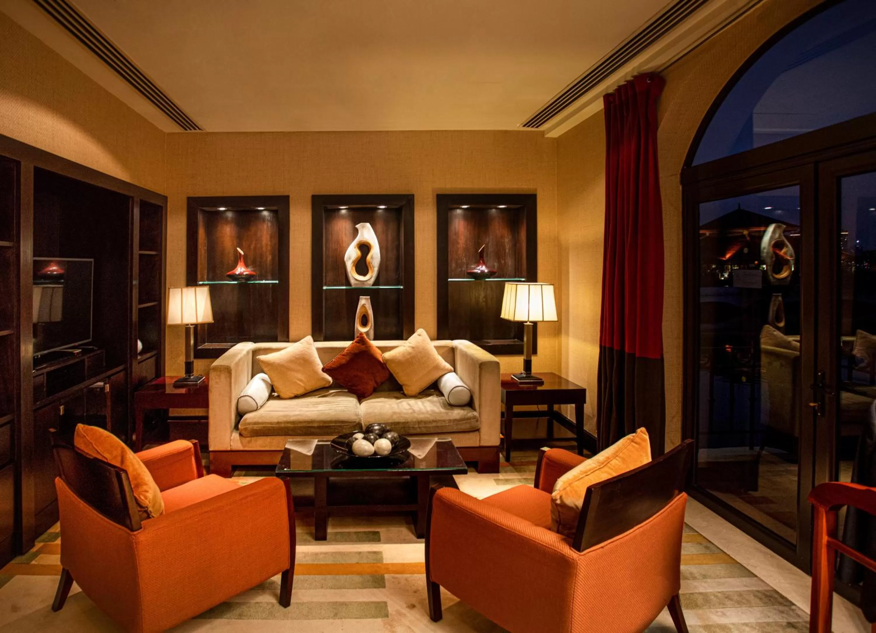 Lounge or bar, Seating Area in InterContinental Hanoi Westlake, an IHG Hotel