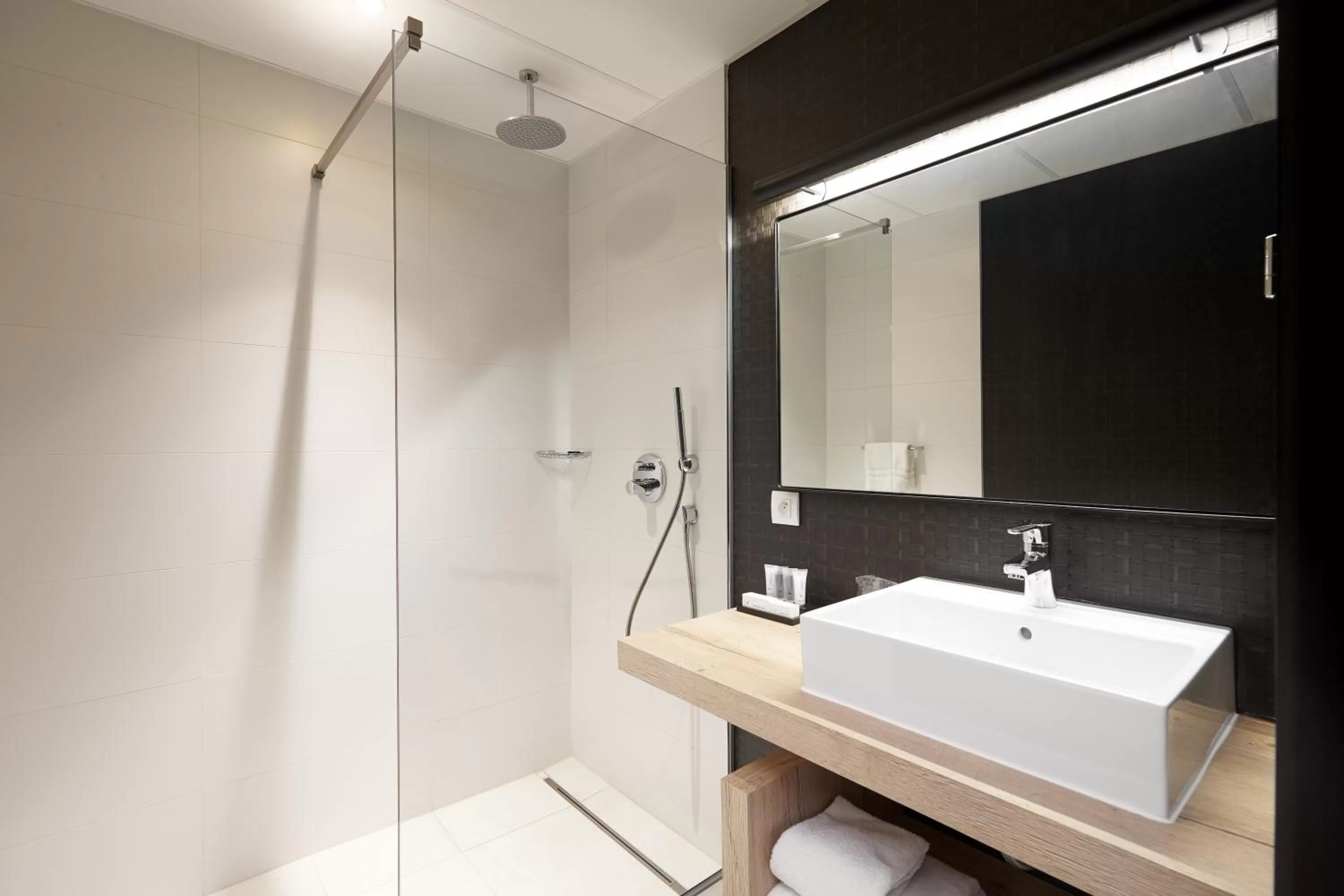Shower in Van Der Valk Luxembourg Arlon