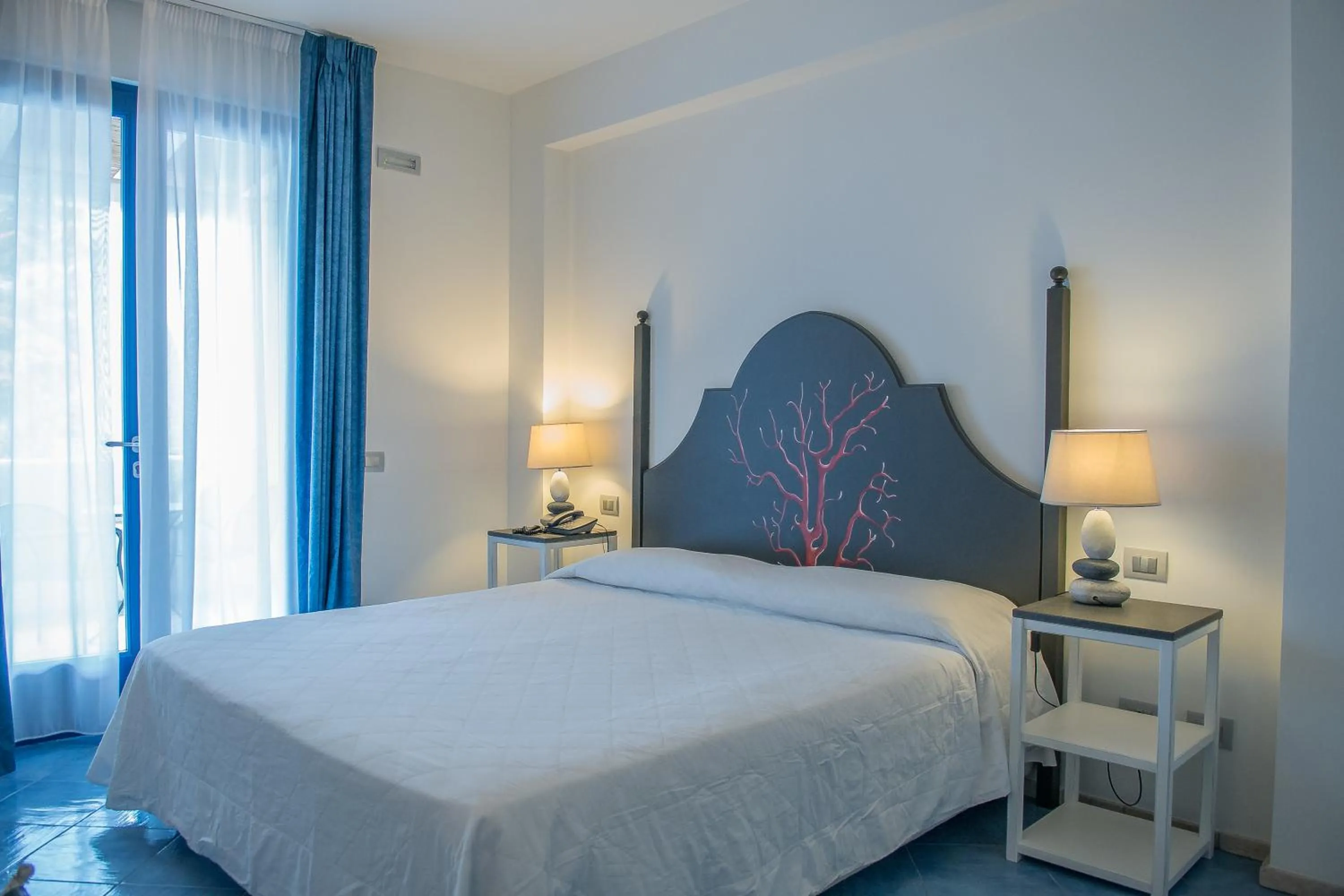 Photo of the whole room, Bed in Hotel Cutimare - Aeolian Charme