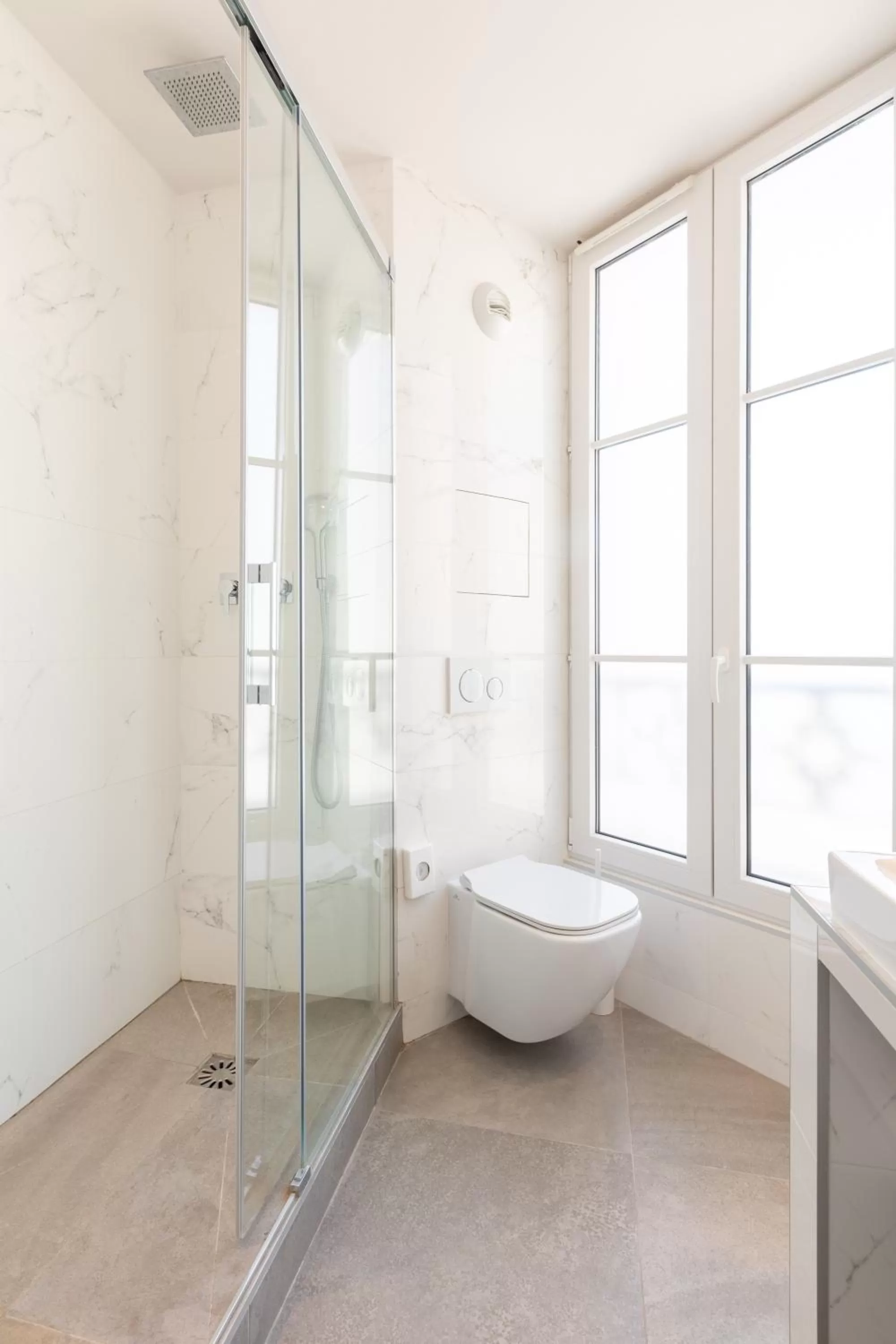 Shower in Prince Albert Lyon Bercy