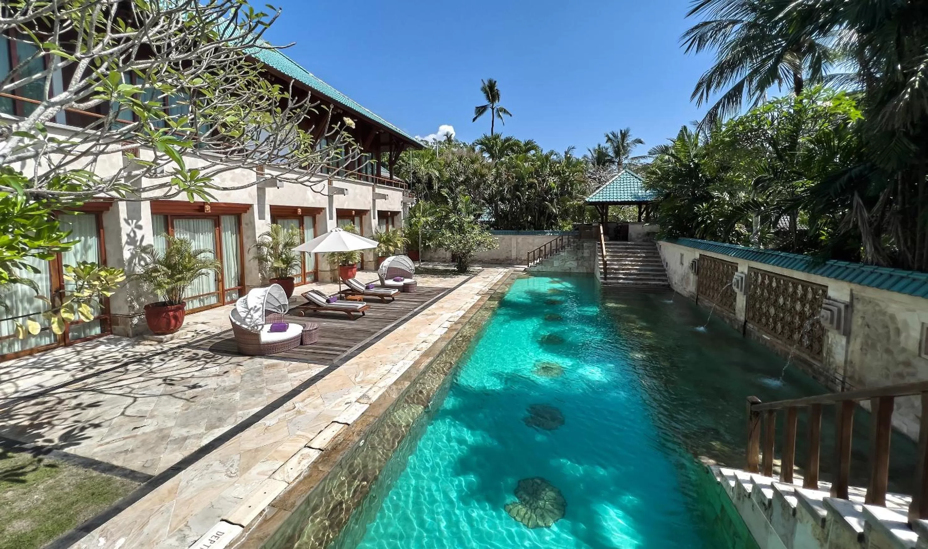 Swimming pool in Nusa Dua Beach Hotel and Spa - Handwritten Collection
