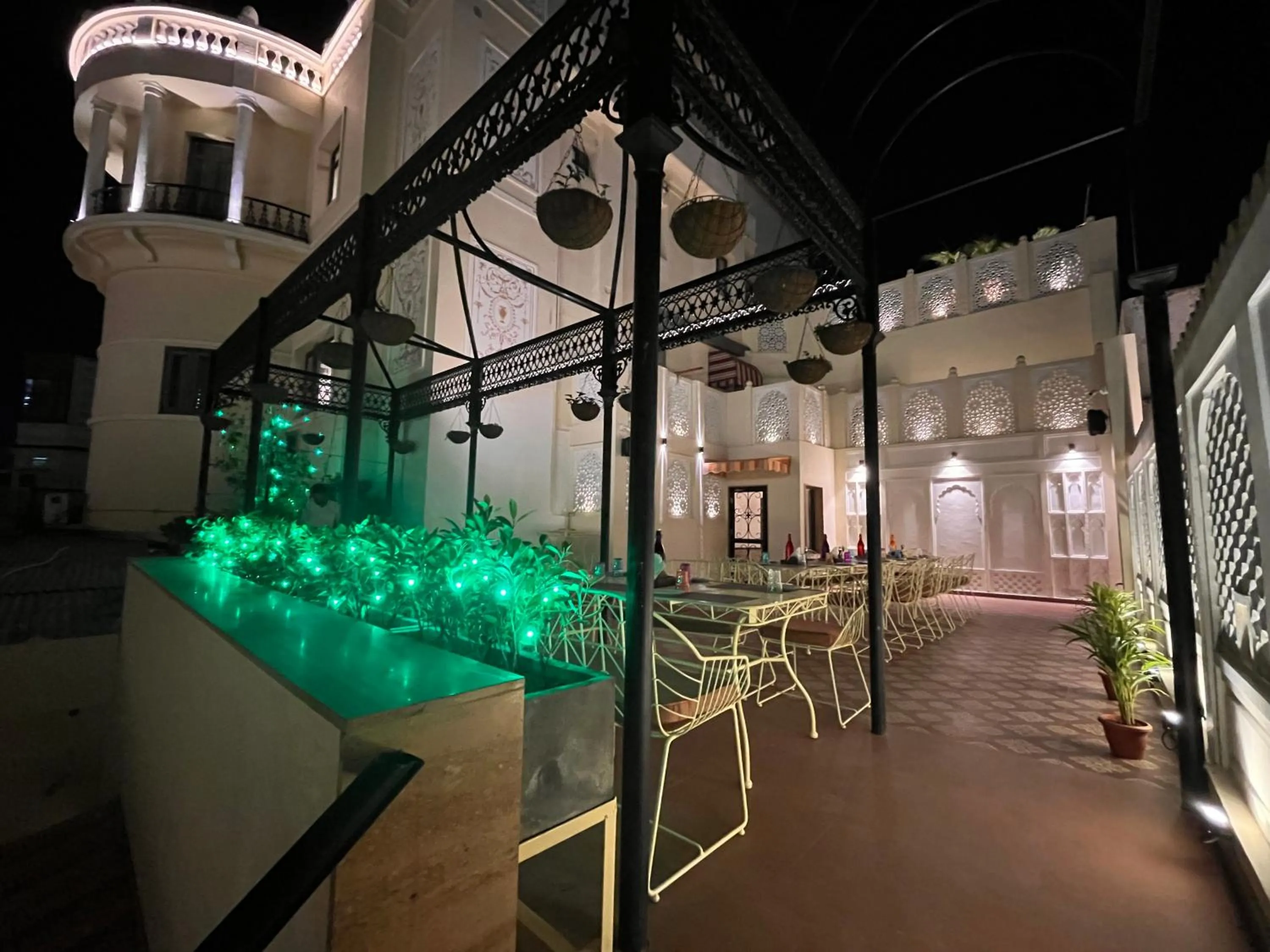 Restaurant/places to eat in Ratnawali – A Vegetarian Heritage Hotel