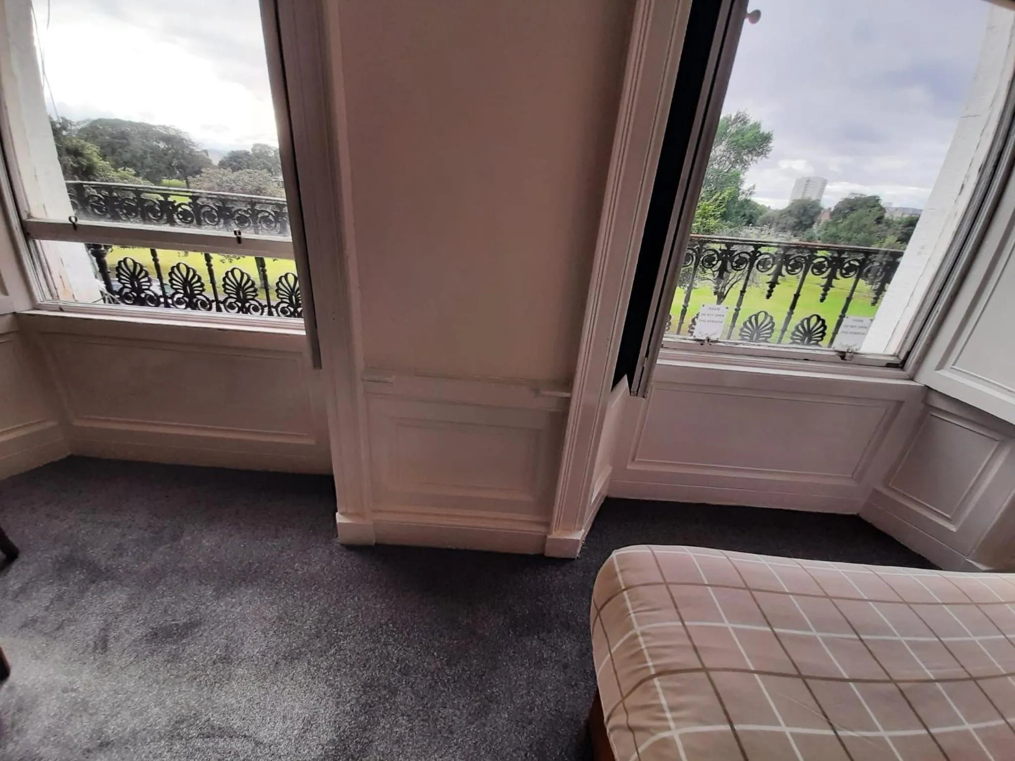 Street view, Bed in Adelphi Hotel