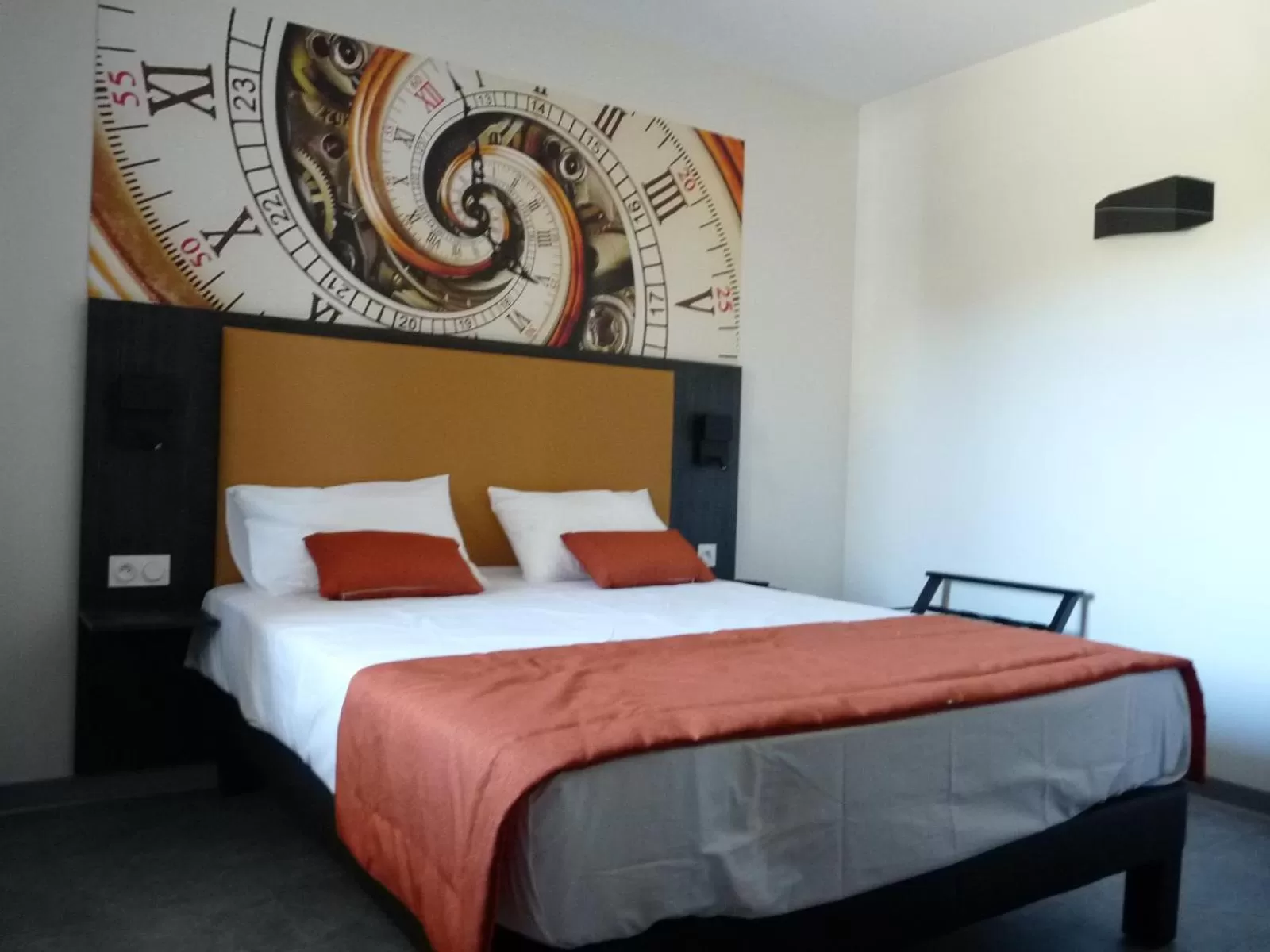 Bed in L'Horloge Gourmande