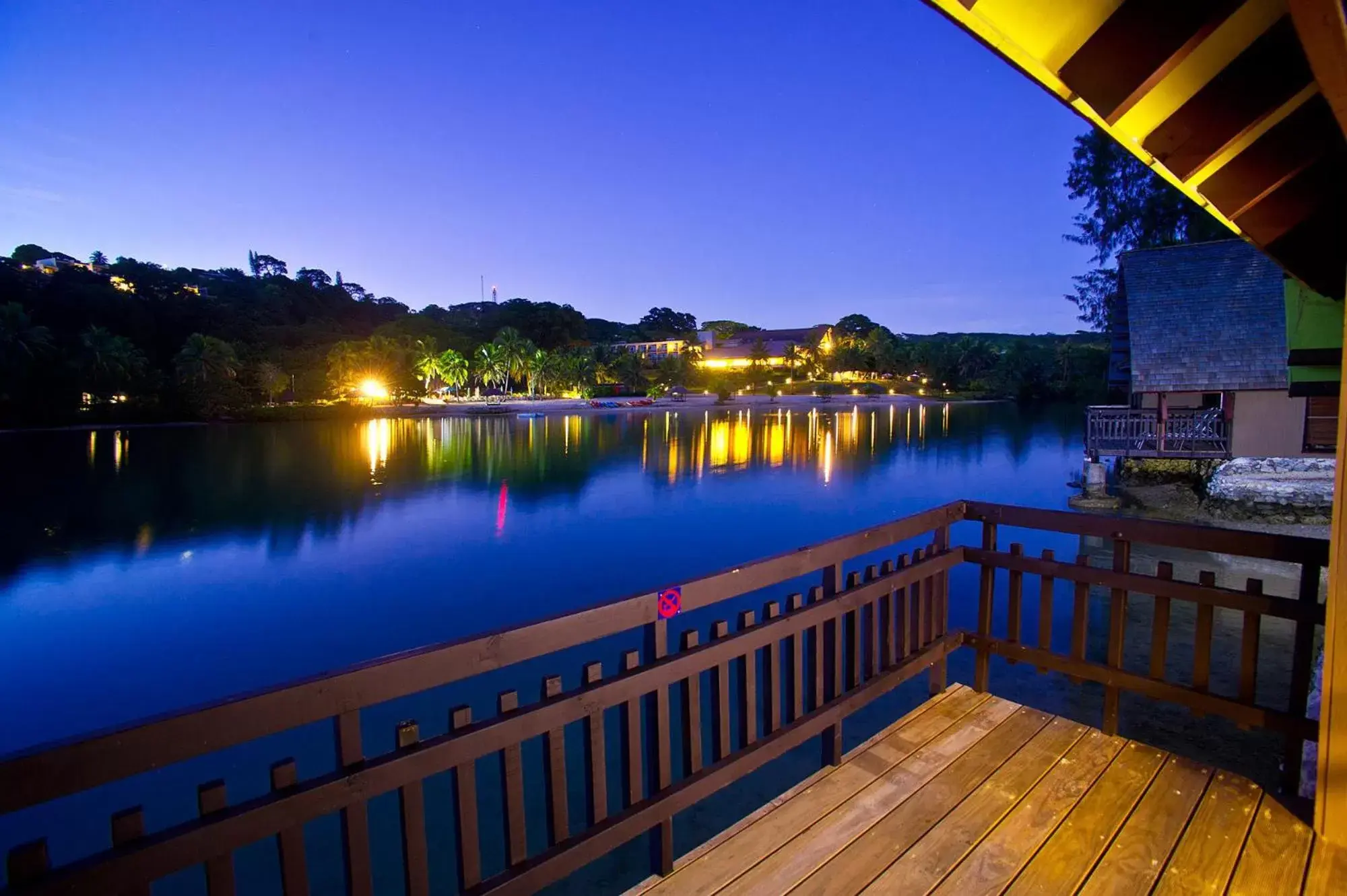 1 King Bed Suite Overwater Villa in Holiday Inn Resort Vanuatu by IHG 1 King Bed Suite Overwater Villa in Holiday Inn Resort Vanuatu by IHG