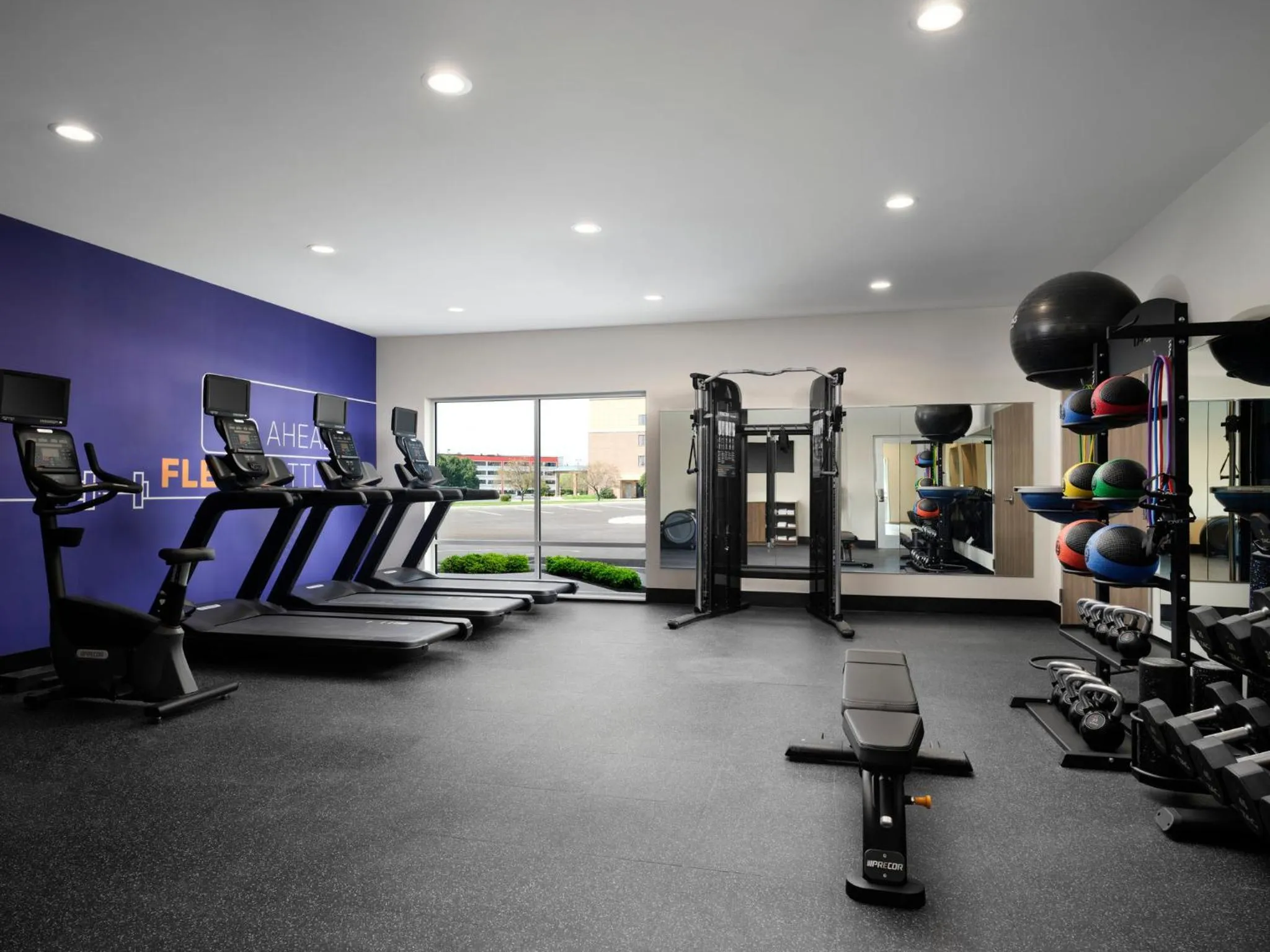 Fitness centre/facilities in Holiday Inn Express & Suites Lima by IHG