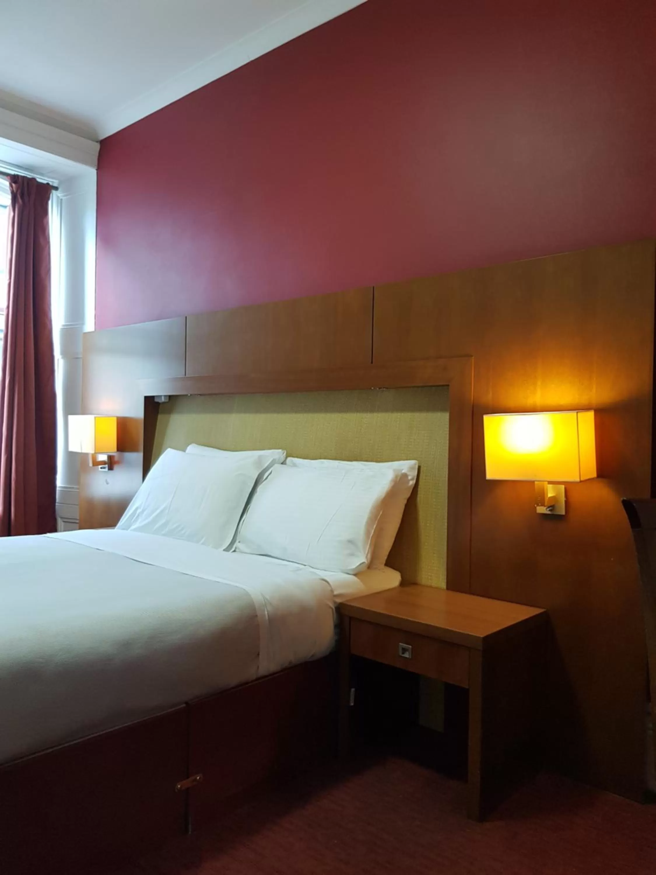 Bed in Aberdeen House