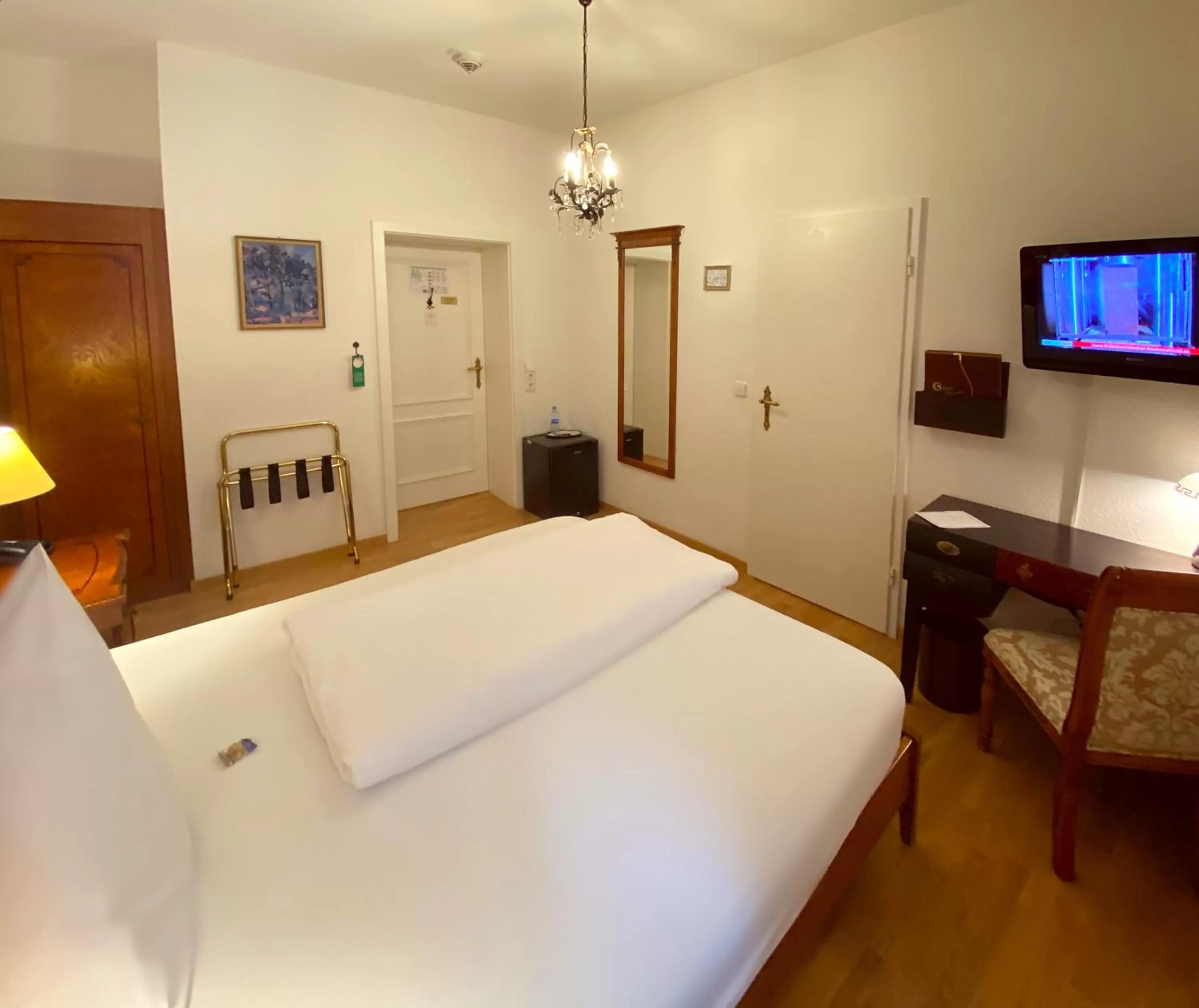 Photo of the whole room, Bed in Hotel Rathausglöckel