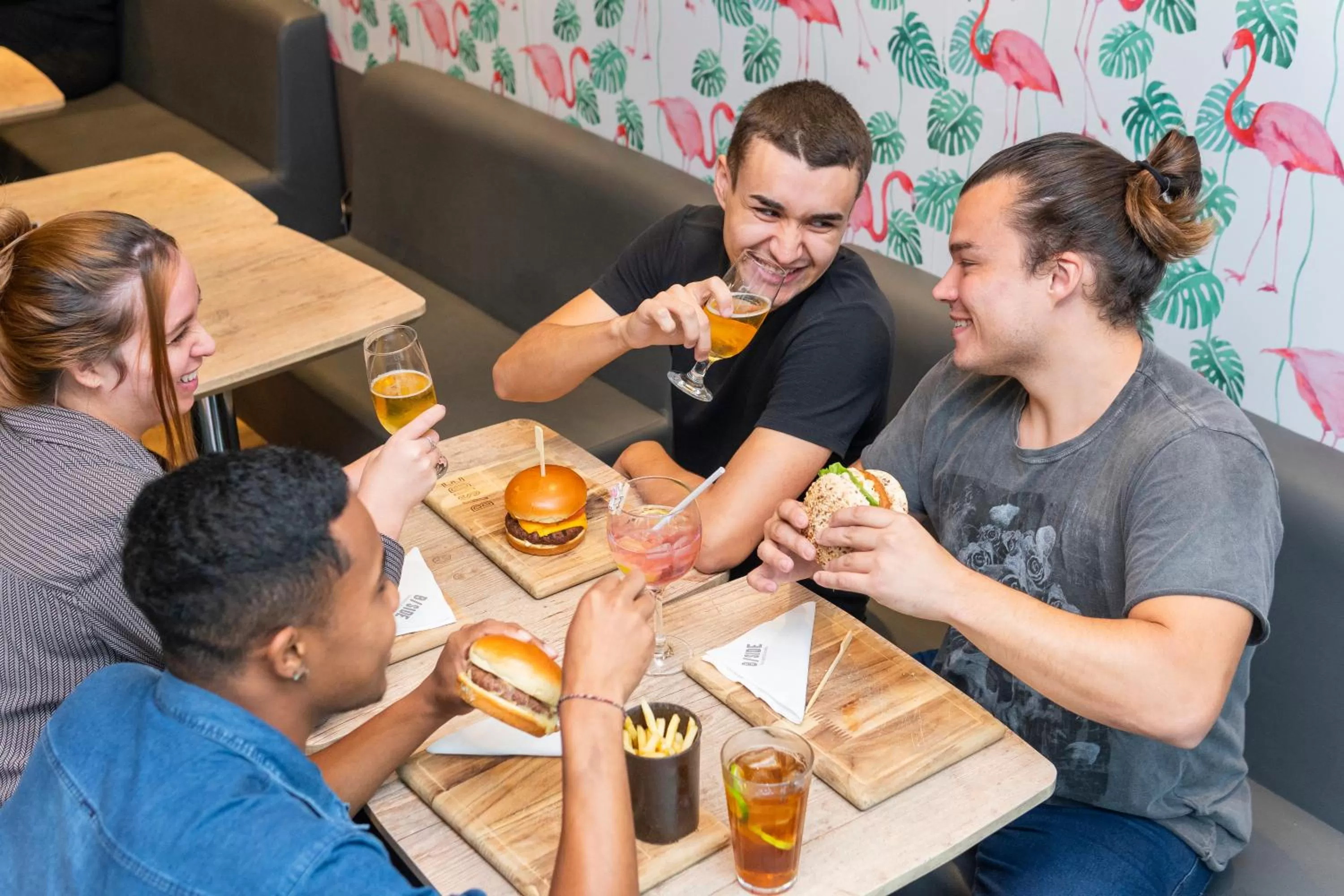 Restaurant/places to eat in ibis Porto Alegre Moinhos de Vento