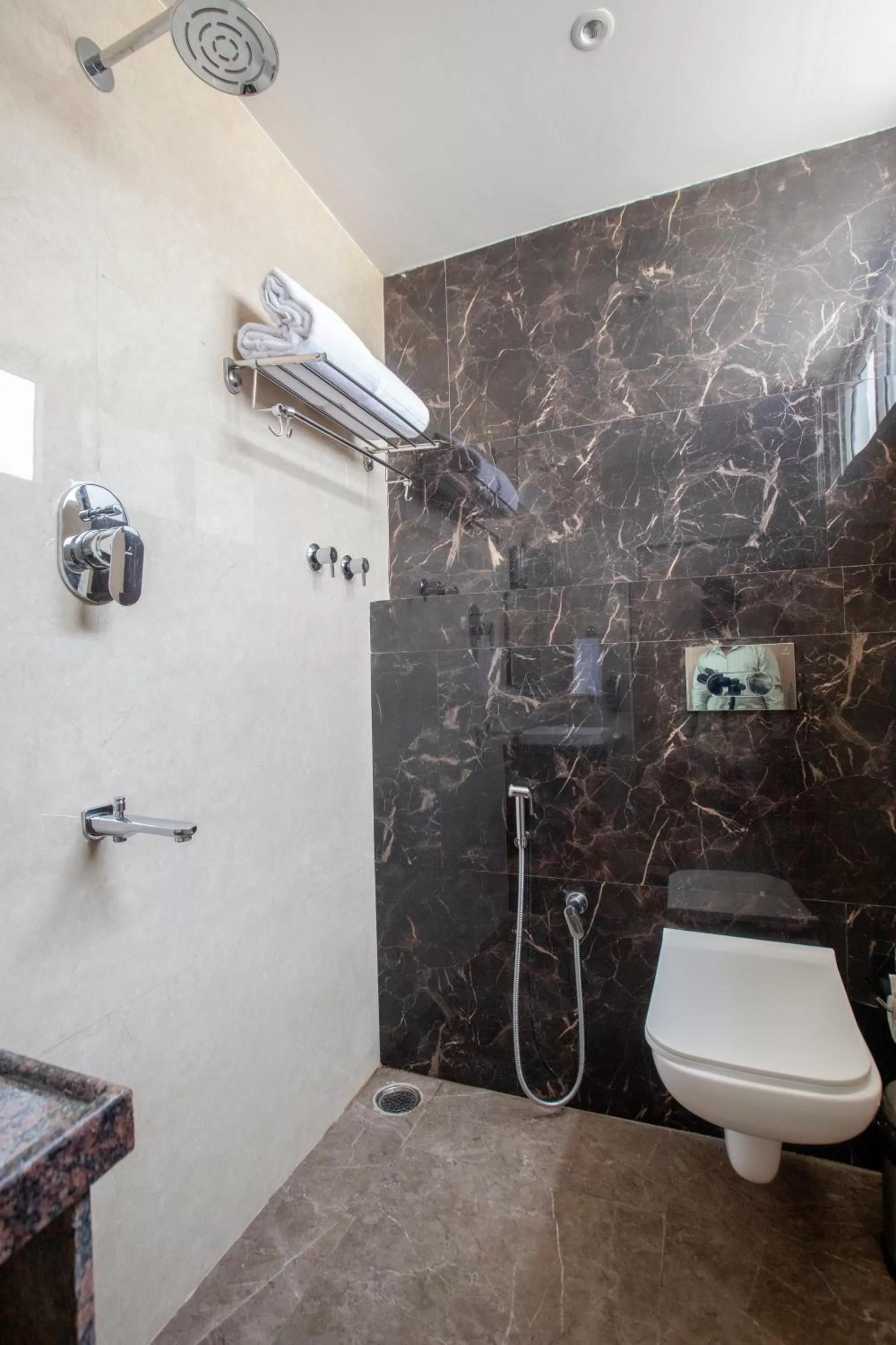 Shower in MySpace Kadison