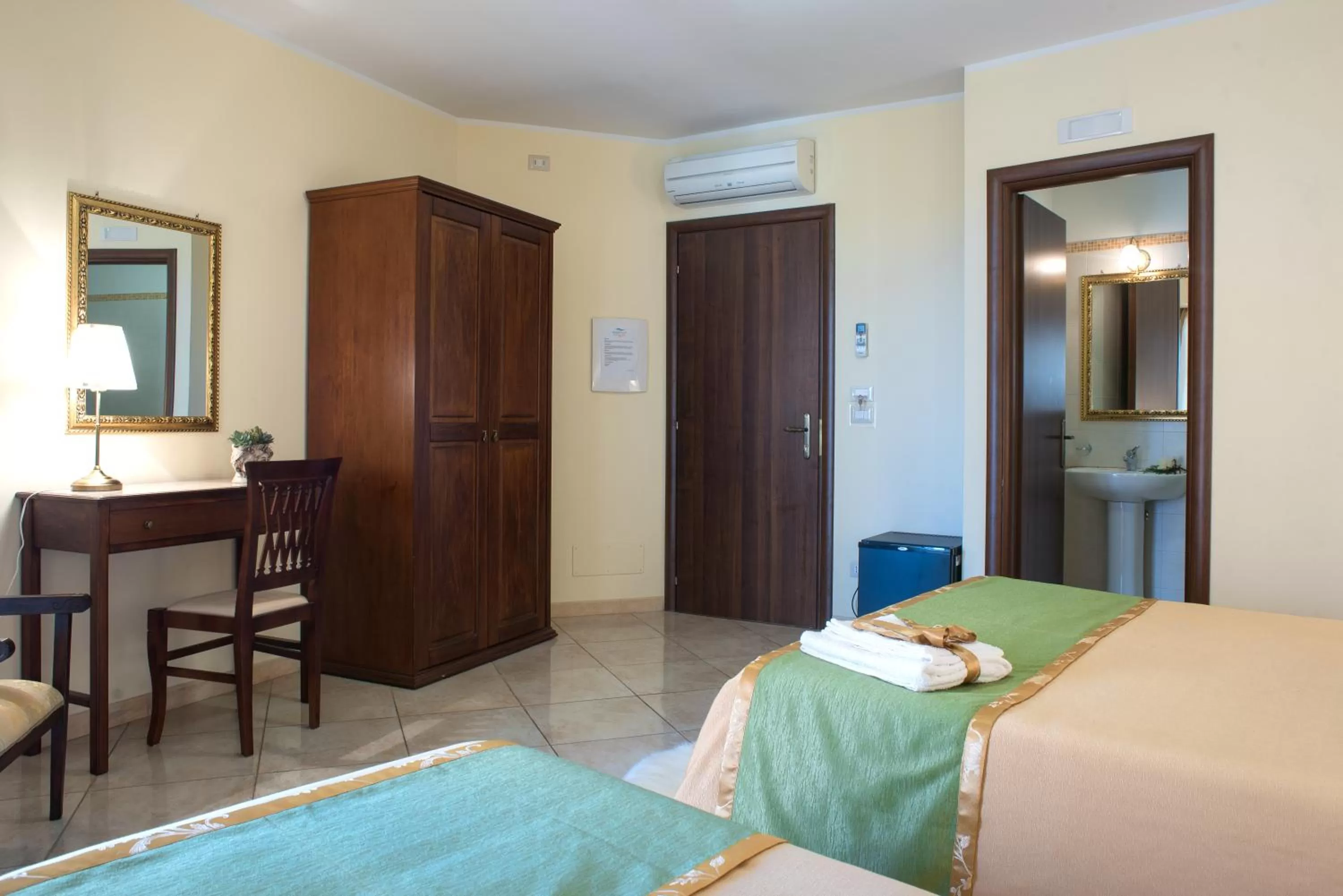 Photo of the whole room, Bed in B&B MareAgrò