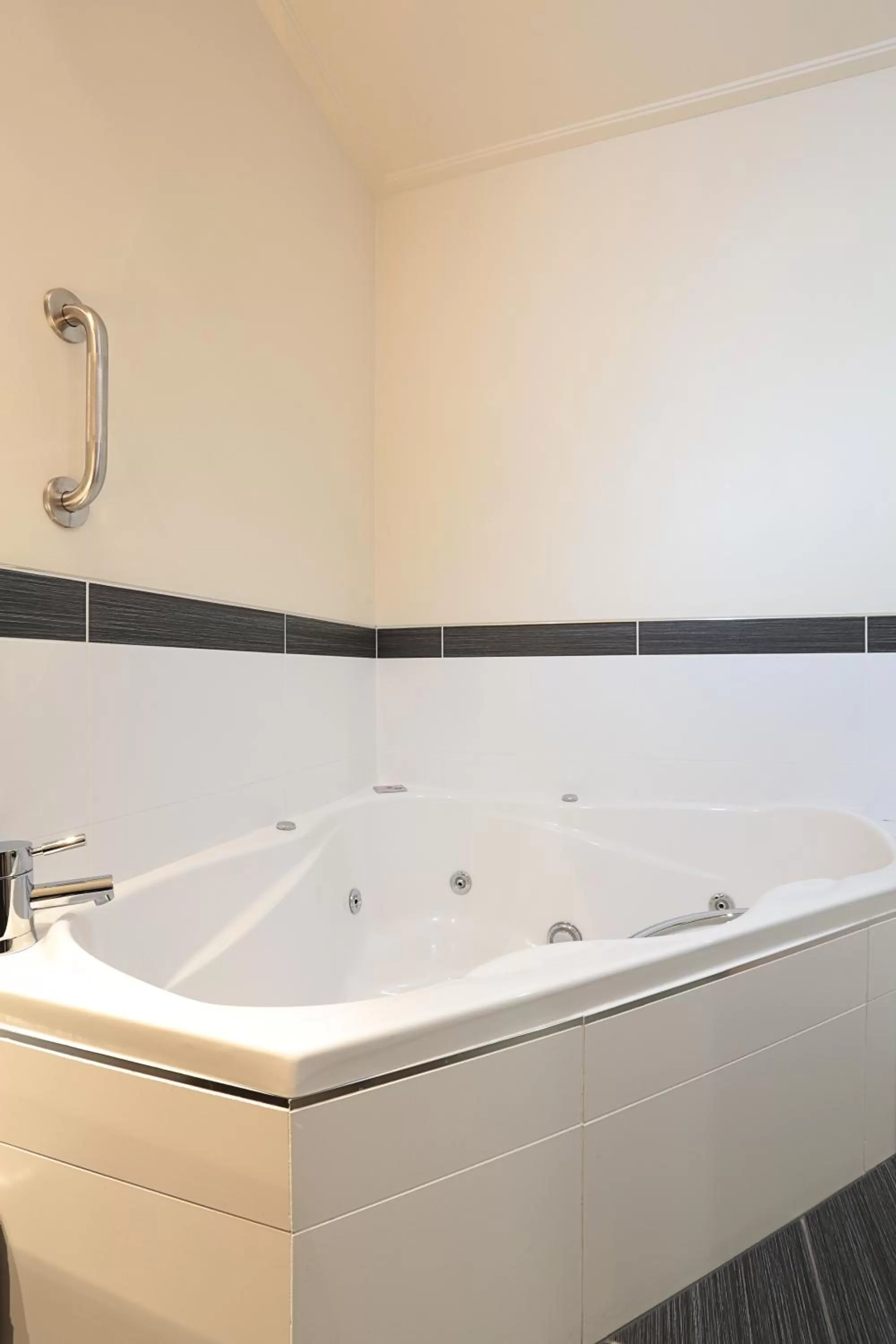 Bathroom in Kelvin Hotel