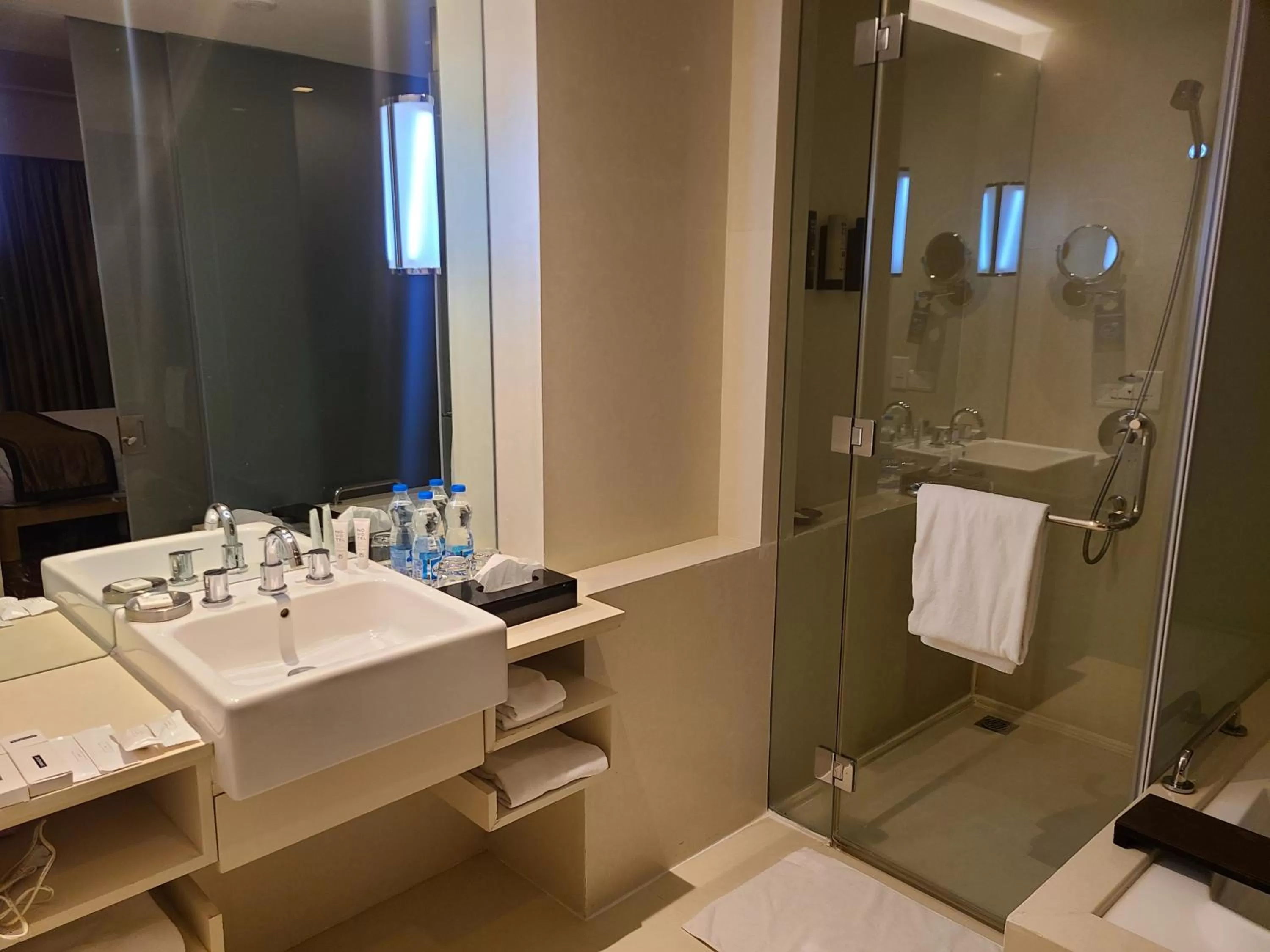 Shower in Novotel Hyderabad Airport