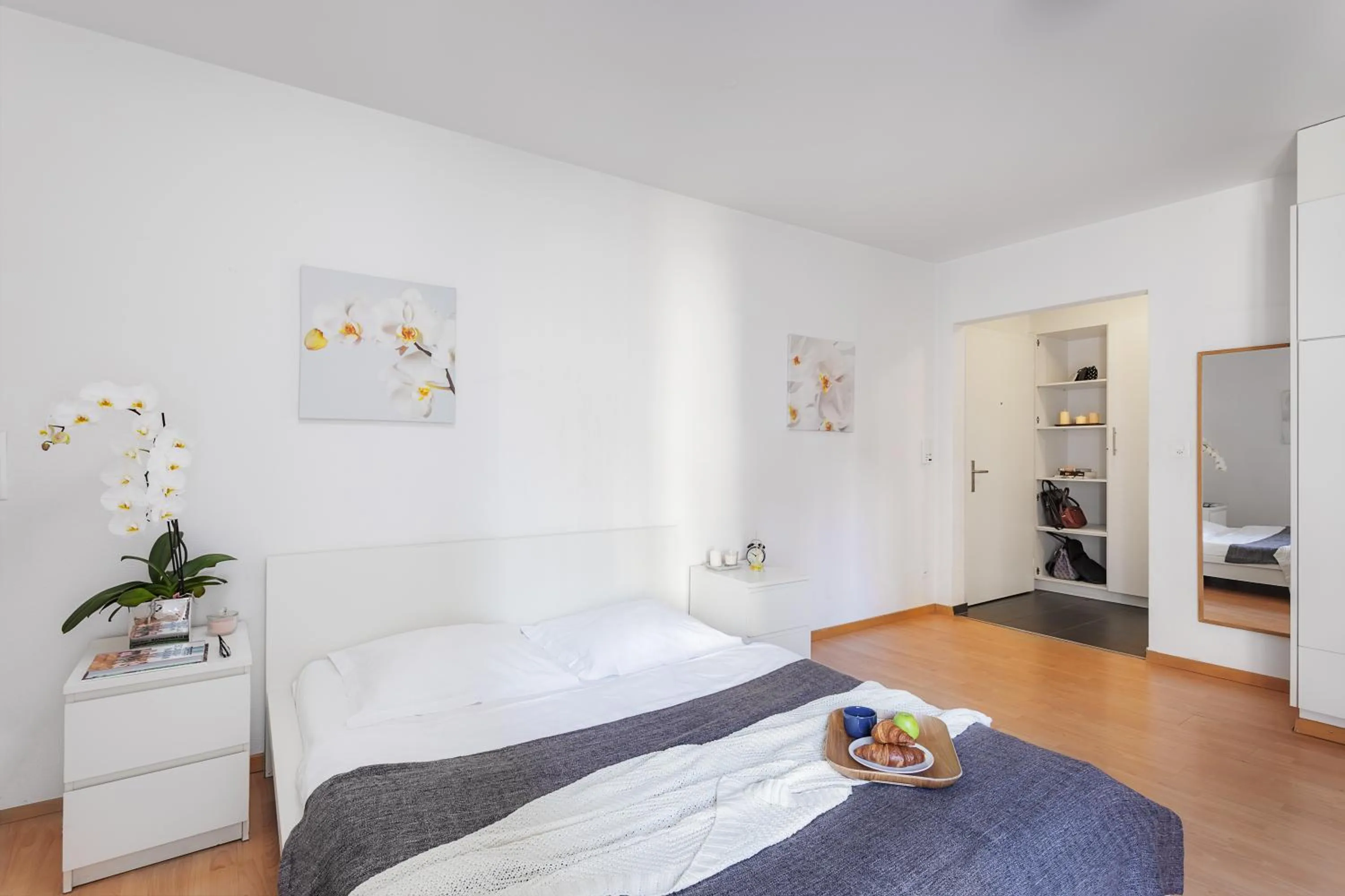 Photo of the whole room, Bed in Swiss Star Zurich Sihlfeld - Self Check-In