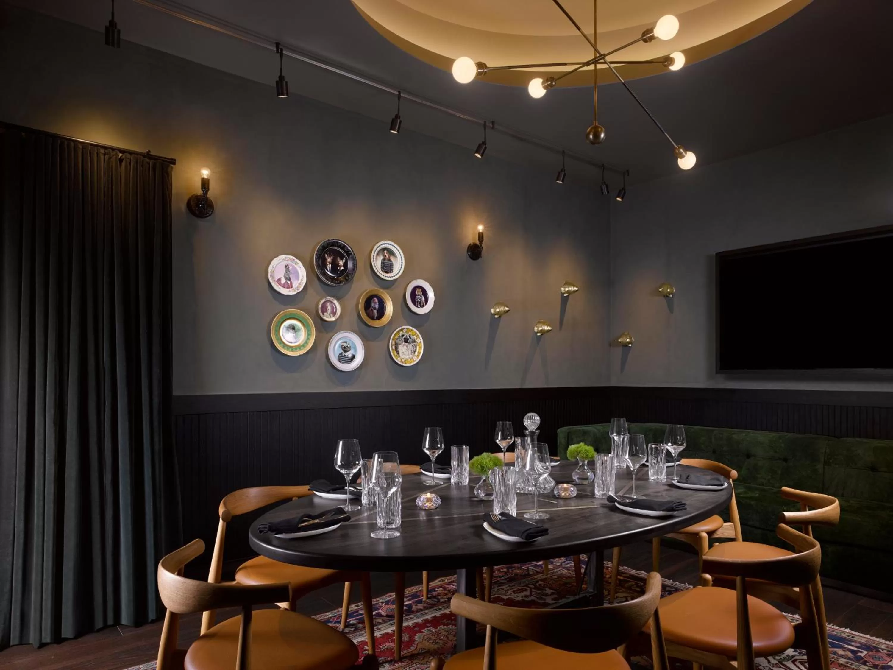 Restaurant/places to eat in Hotel AKA Boston Common