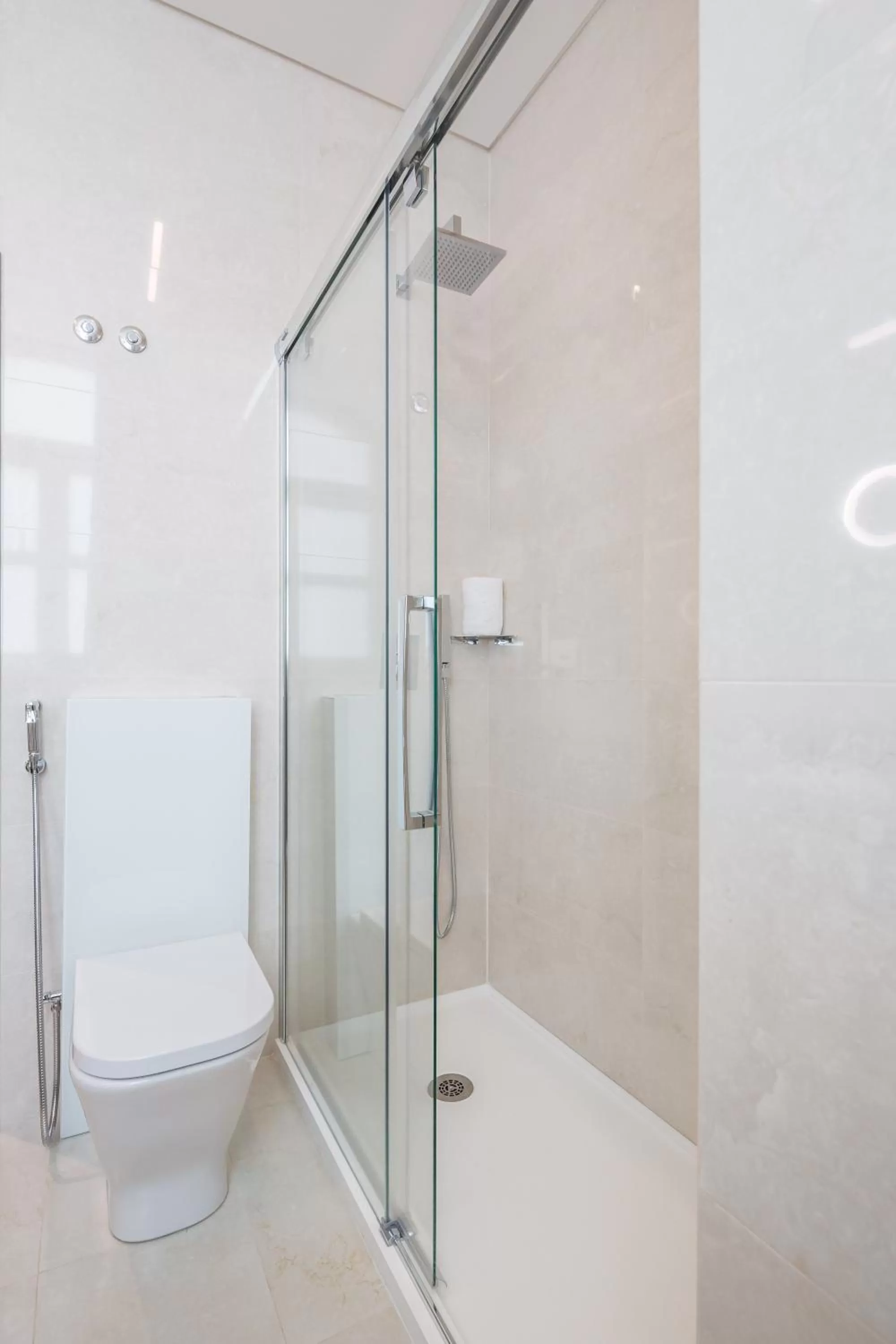 Shower in Hotel MeraPrime Gold Lisboa