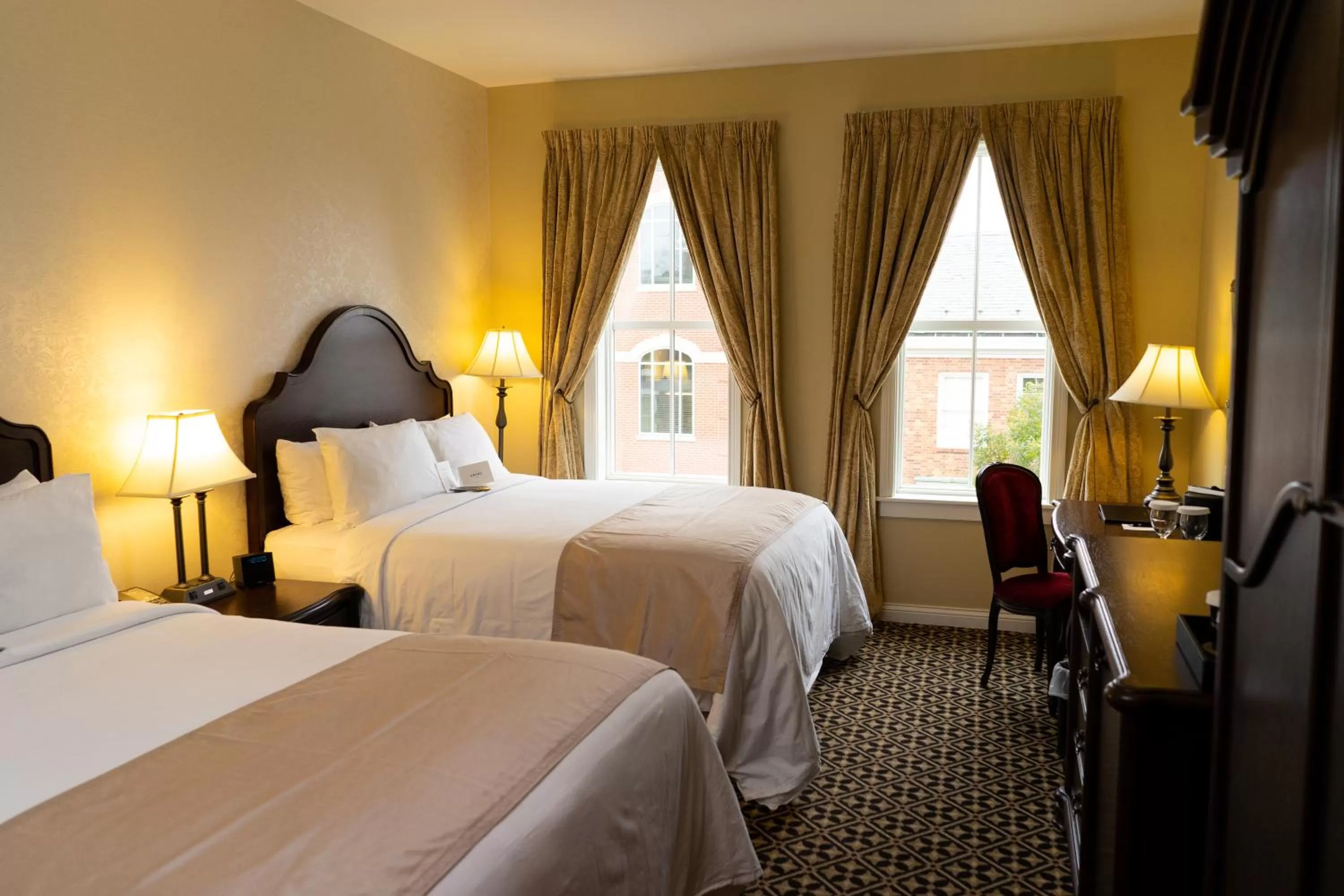 Photo of the whole room, Bed in The Mount Vernon Grand Hotel