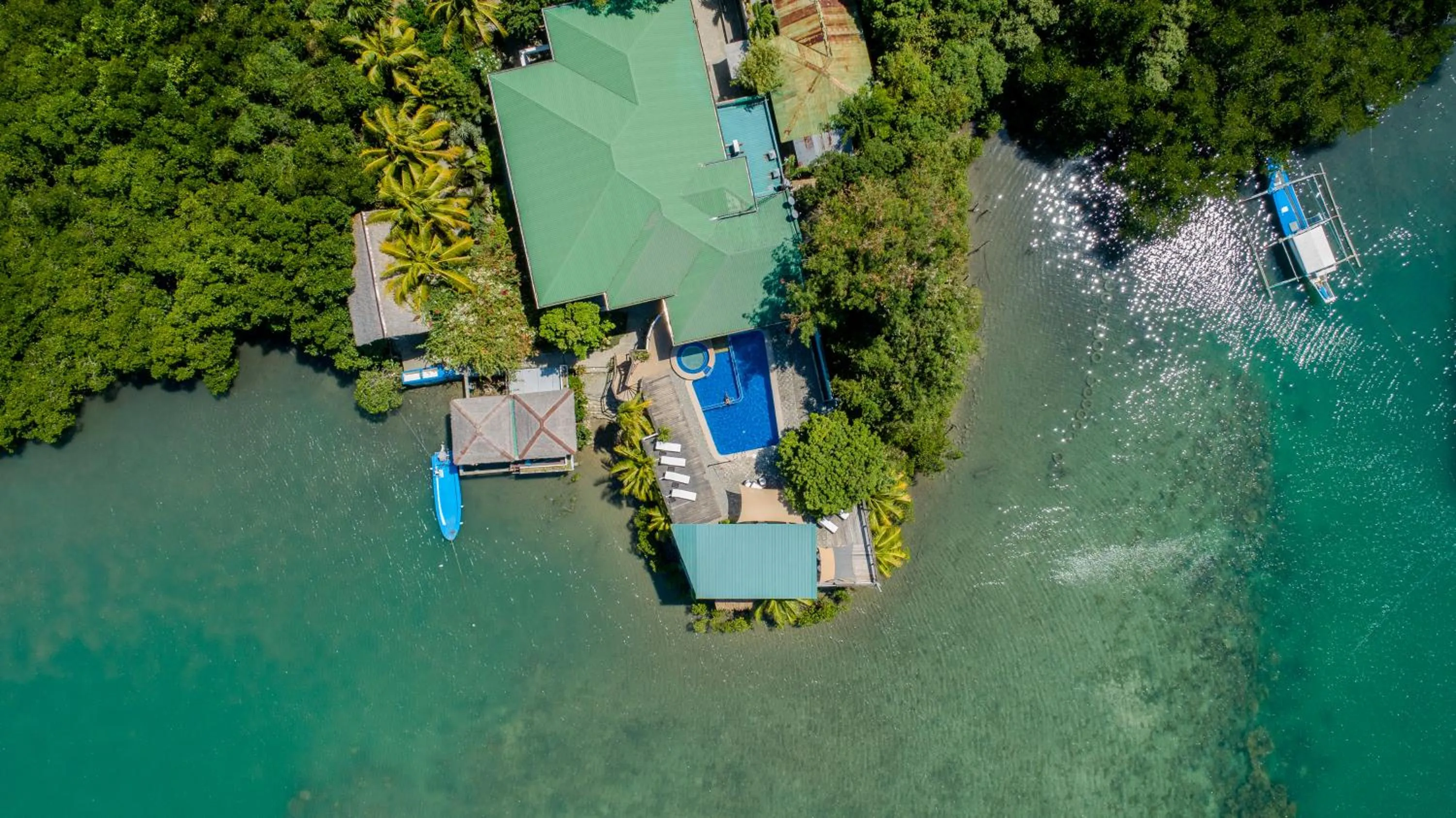 Property building in Edgewater Dive & Spa Resort