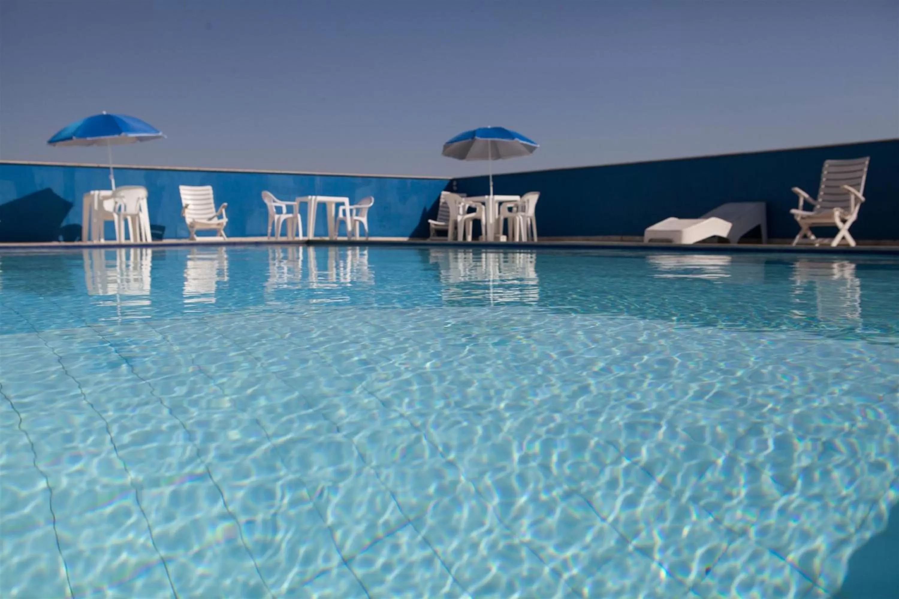 Swimming pool in Hotel Dan Inn São José dos Campos