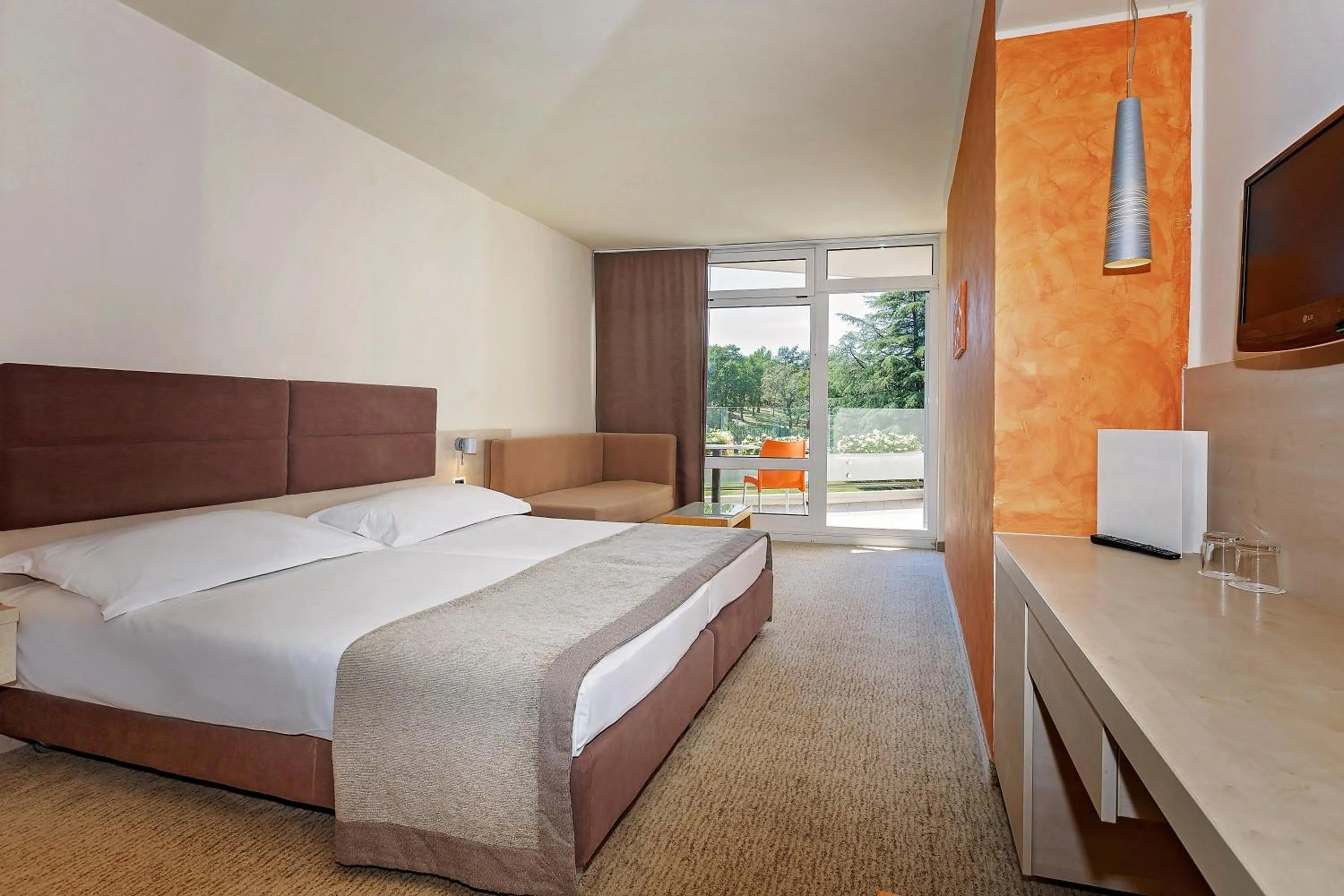 Balcony/Terrace, Bed in Hotel Mediteran Plava Laguna