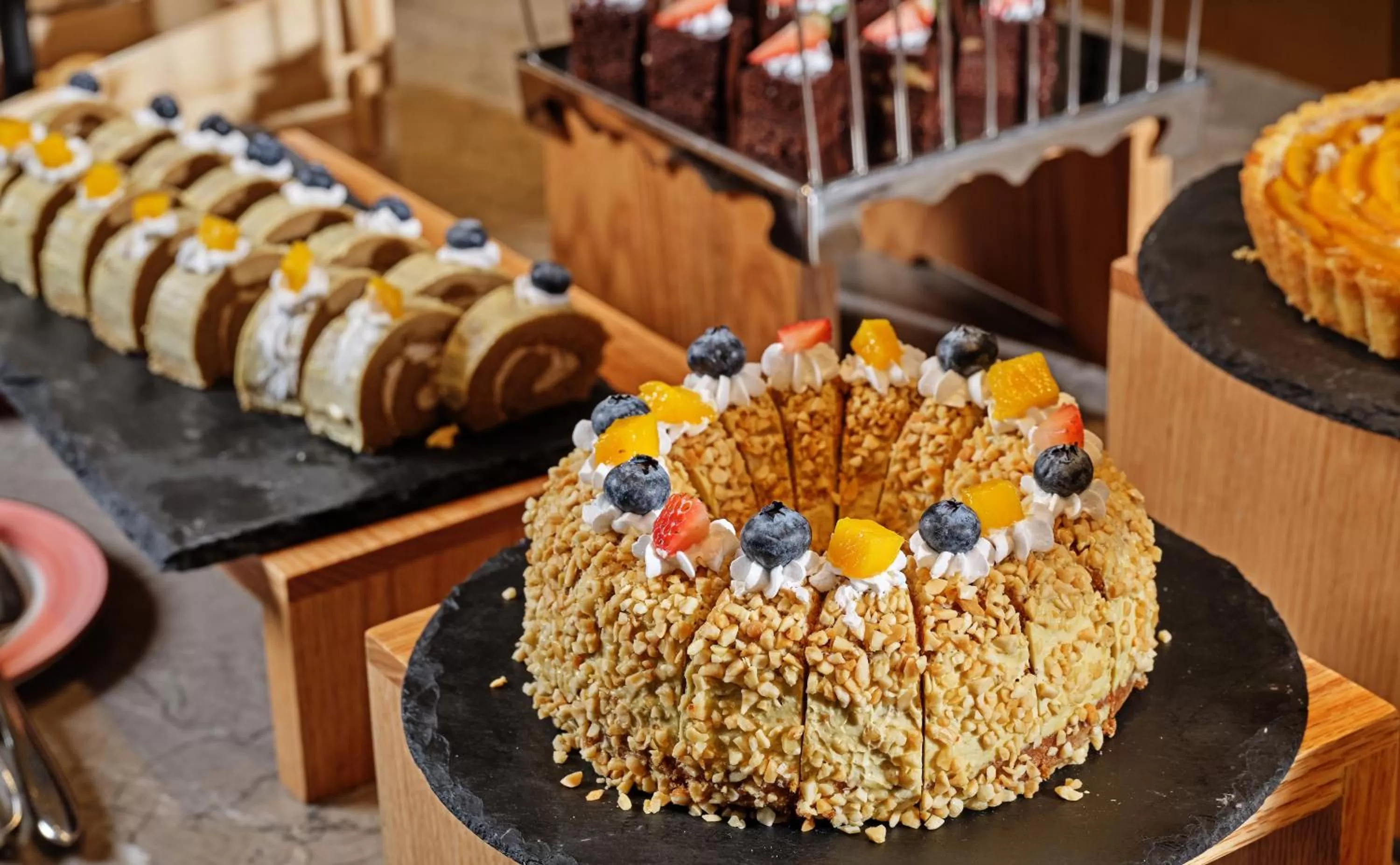 Restaurant/places to eat in Holiday Inn Guangzhou South Lake-an lHG Hotel