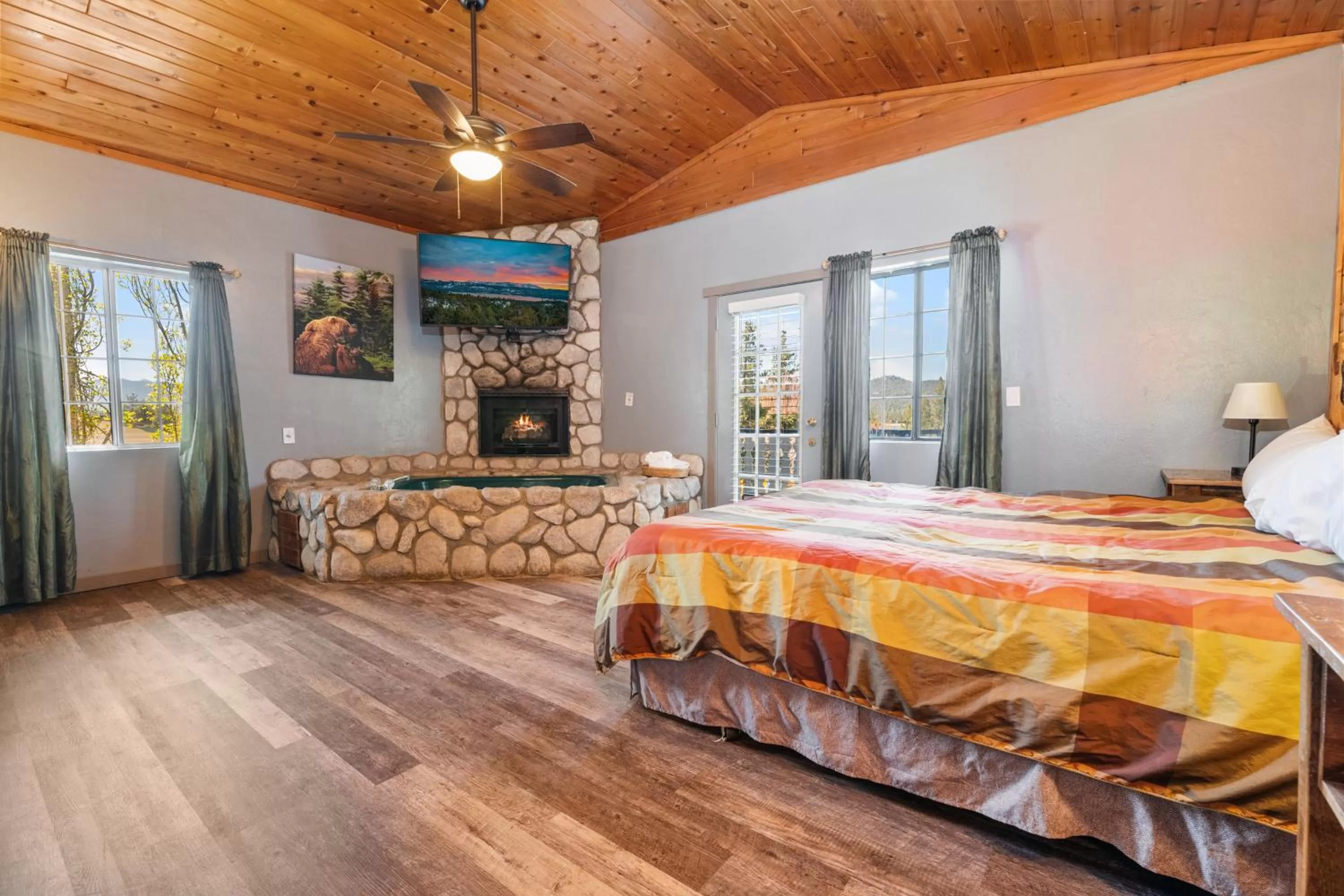 Photo of the whole room, Bed in Black Forest Lodge