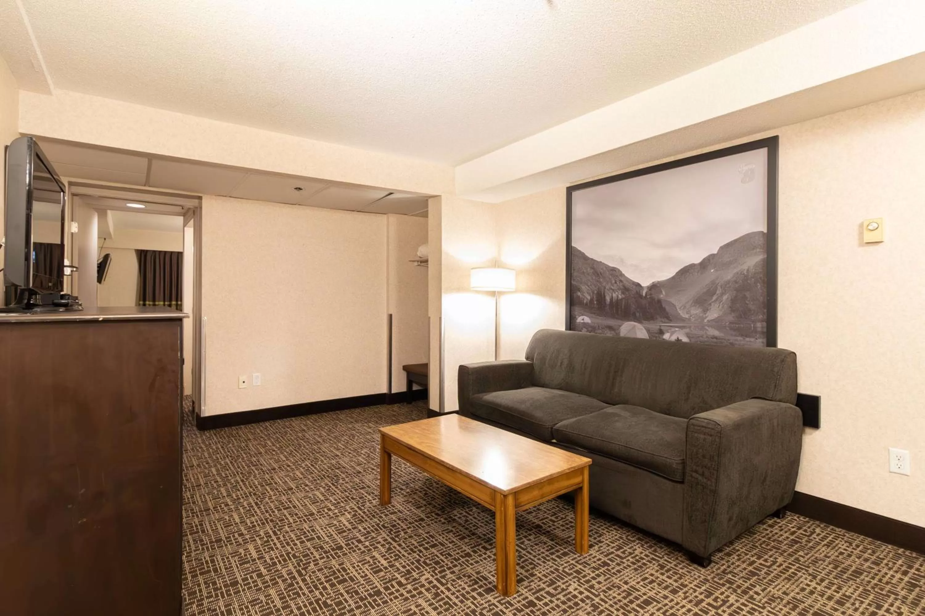 Photo of the whole room in Super 8 by Wyndham Prince George