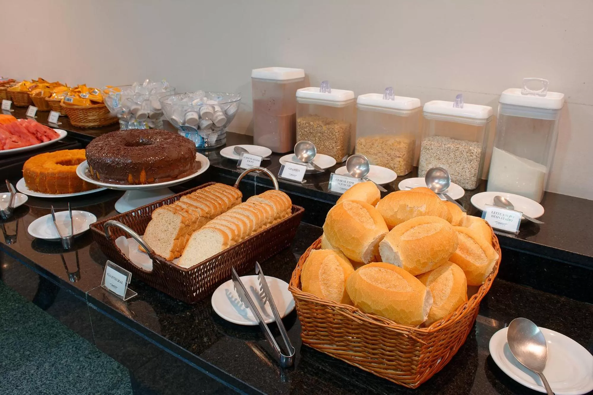 Buffet breakfast in Fênix Hotel Campinas