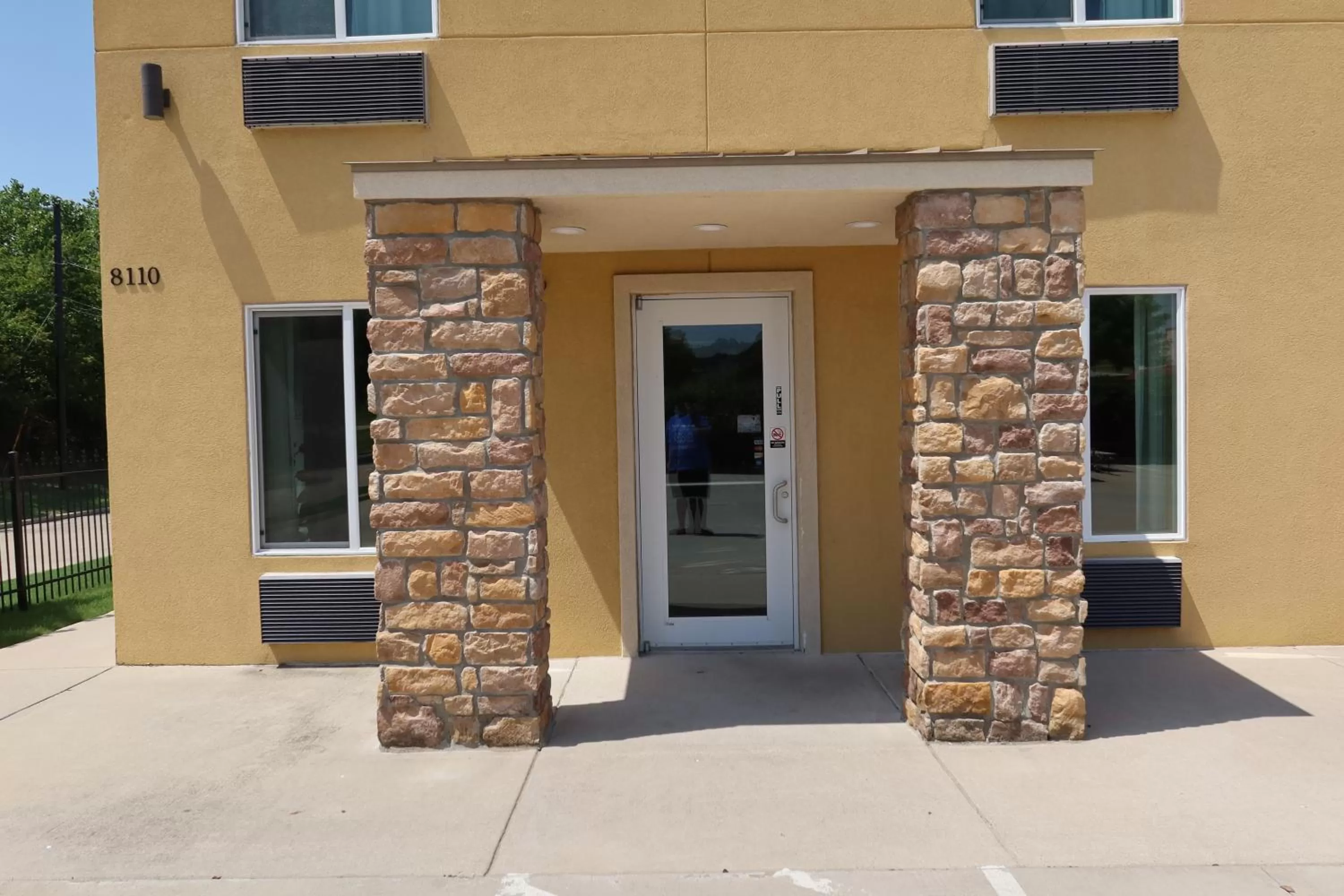Facade/entrance in West Worth Inn & Suites White Settlement