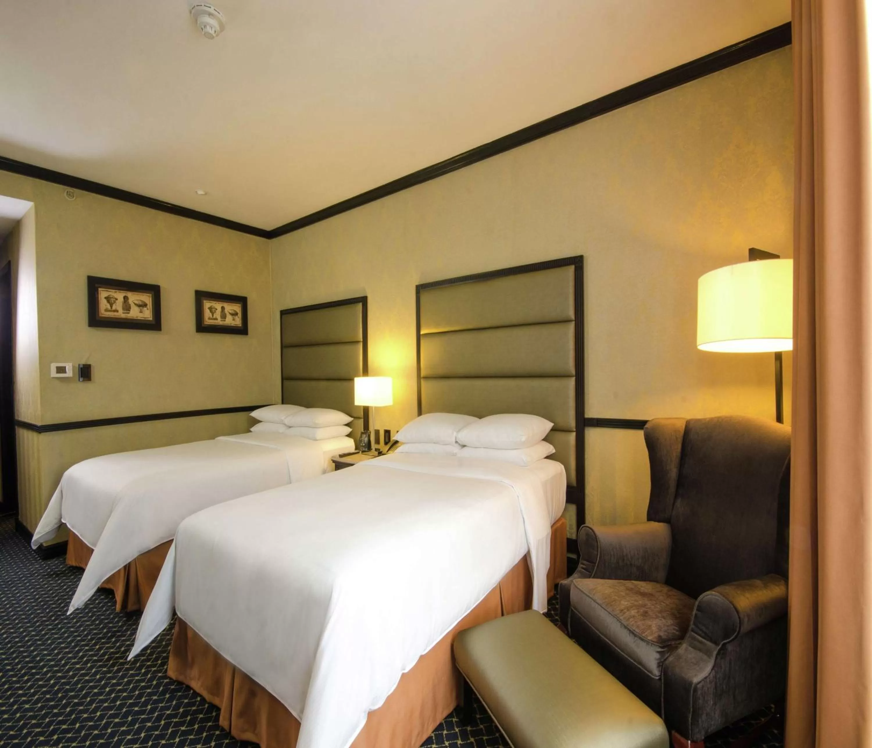 Living room, Bed in Hilton Princess San Pedro Sula